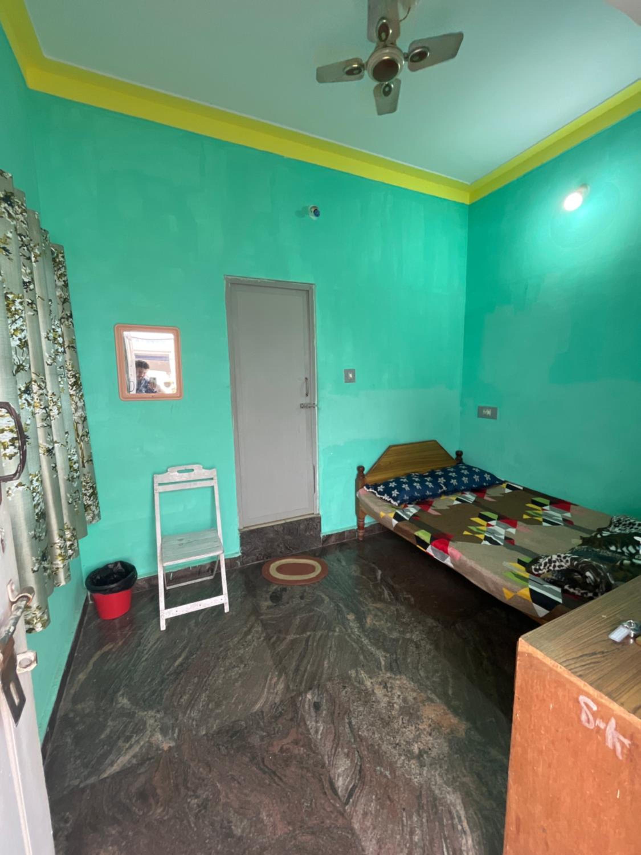 One-Bedroom Apartment photo 2