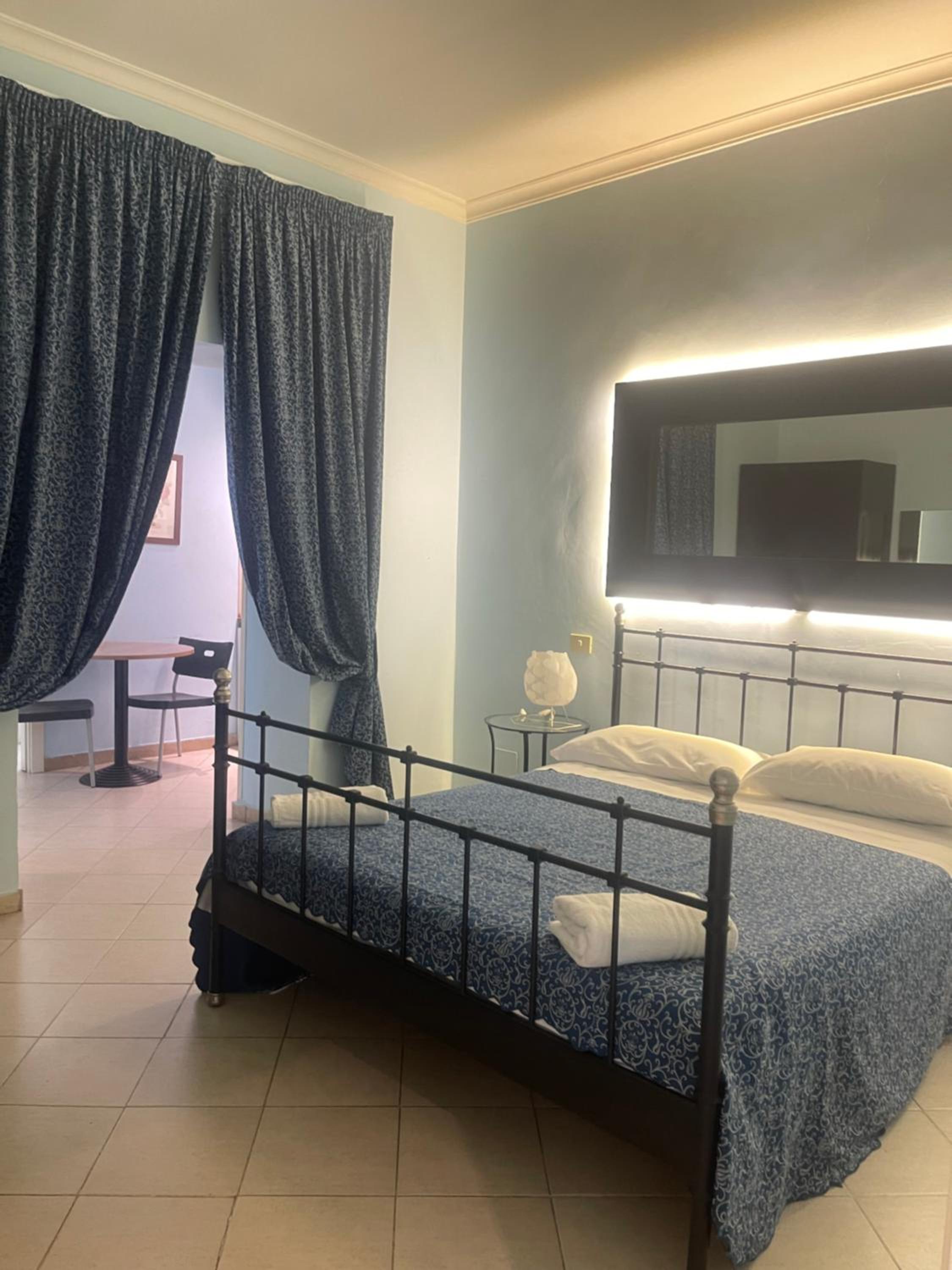 Queen Room with Garden View