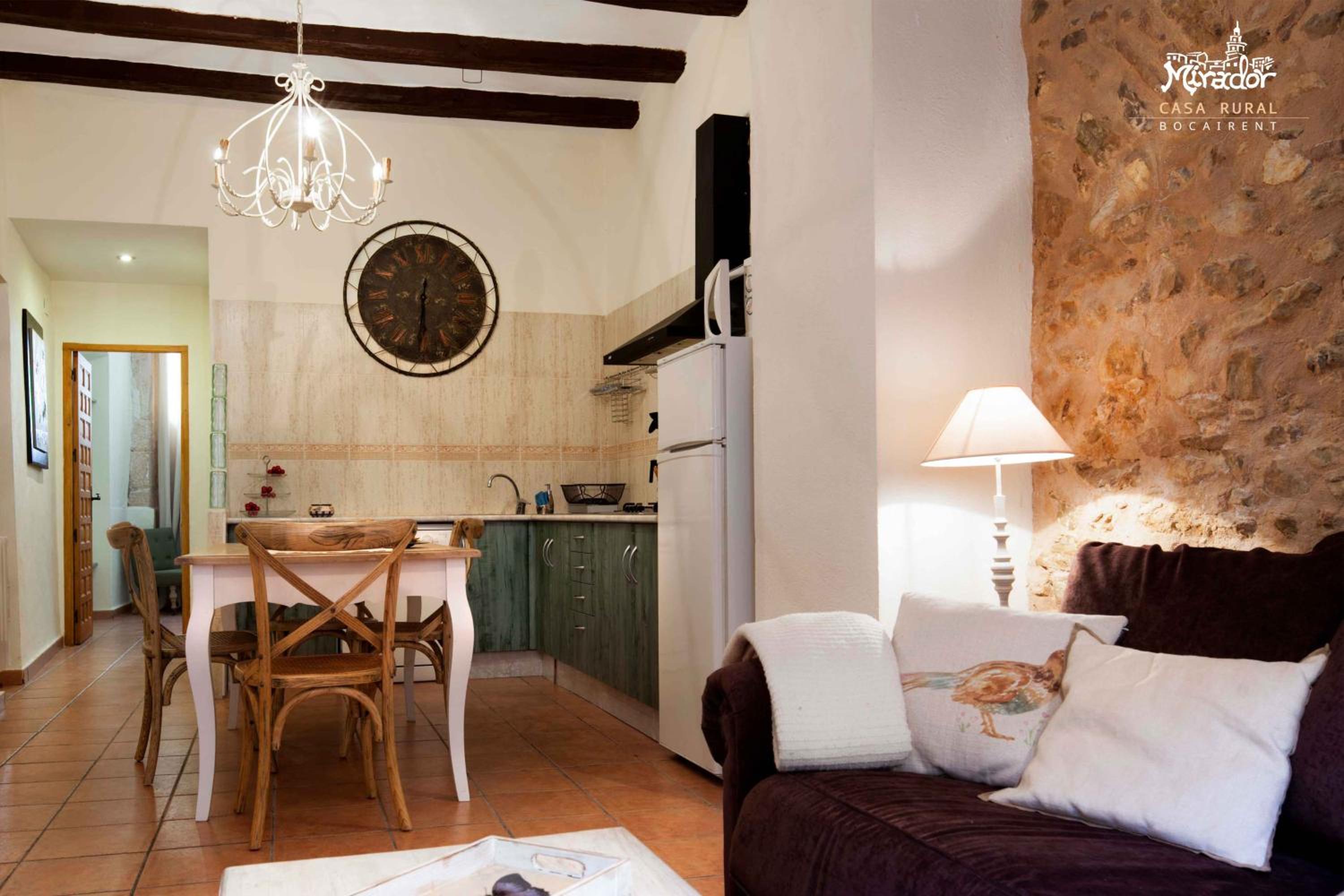 Two-Bedroom Apartment (2-4 Adults) - Photo 3