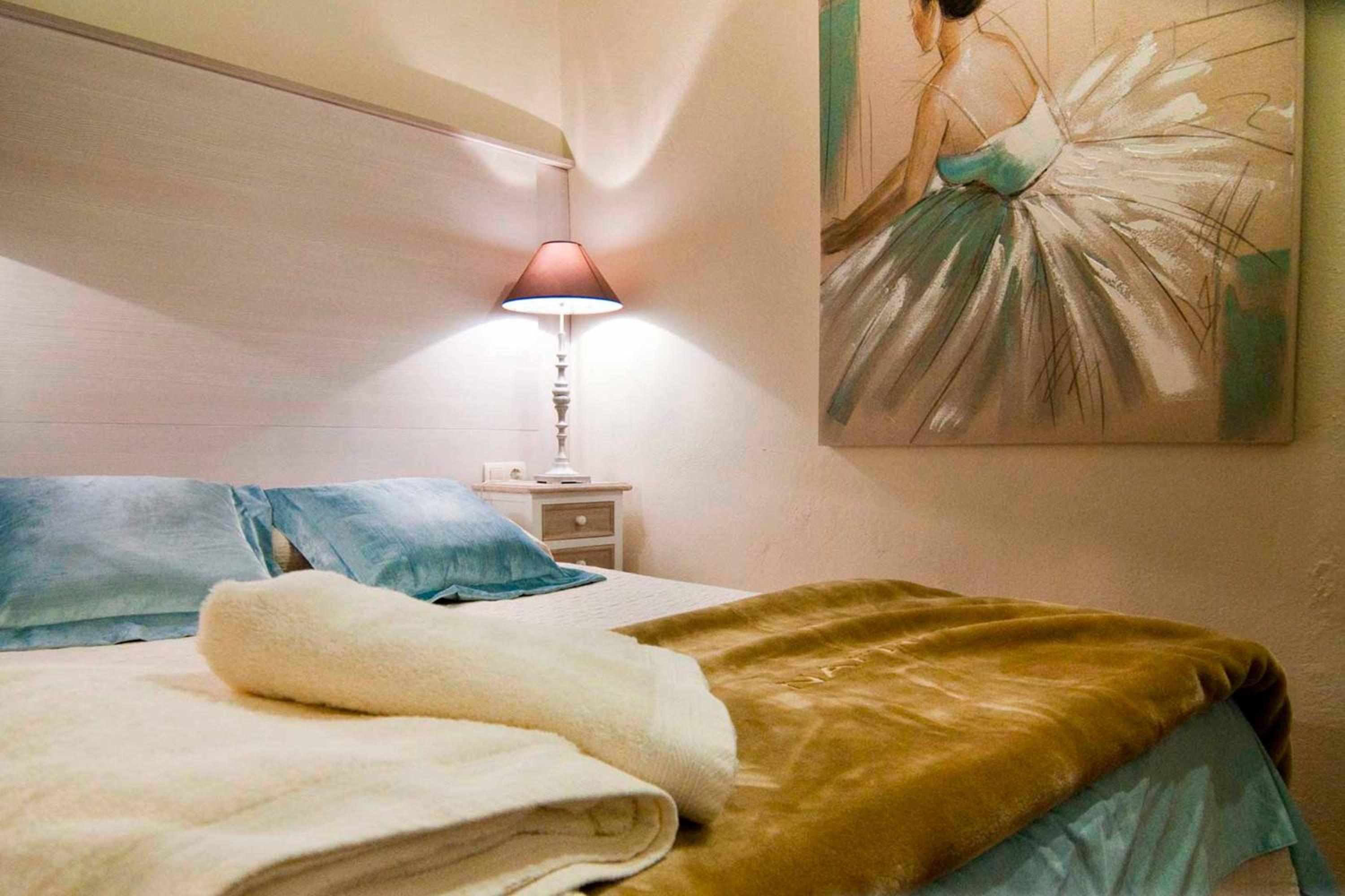 Two-Bedroom Apartment (2-4 Adults) - Photo 6