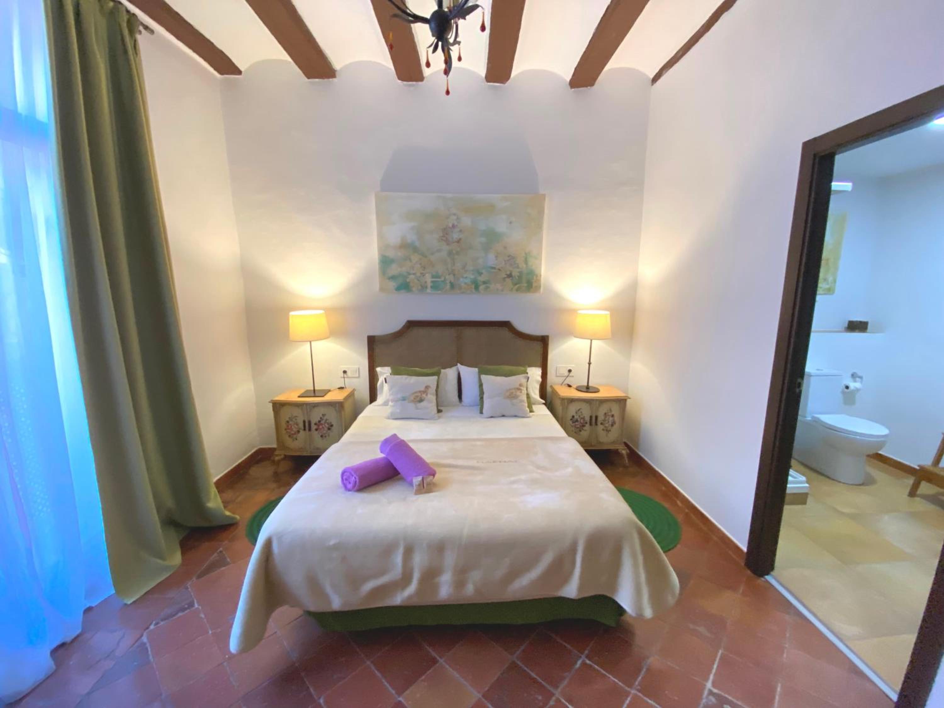 Double Room with Balcony - Photo 2