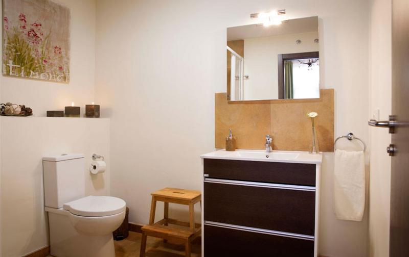 Double Room with Balcony - Photo 6