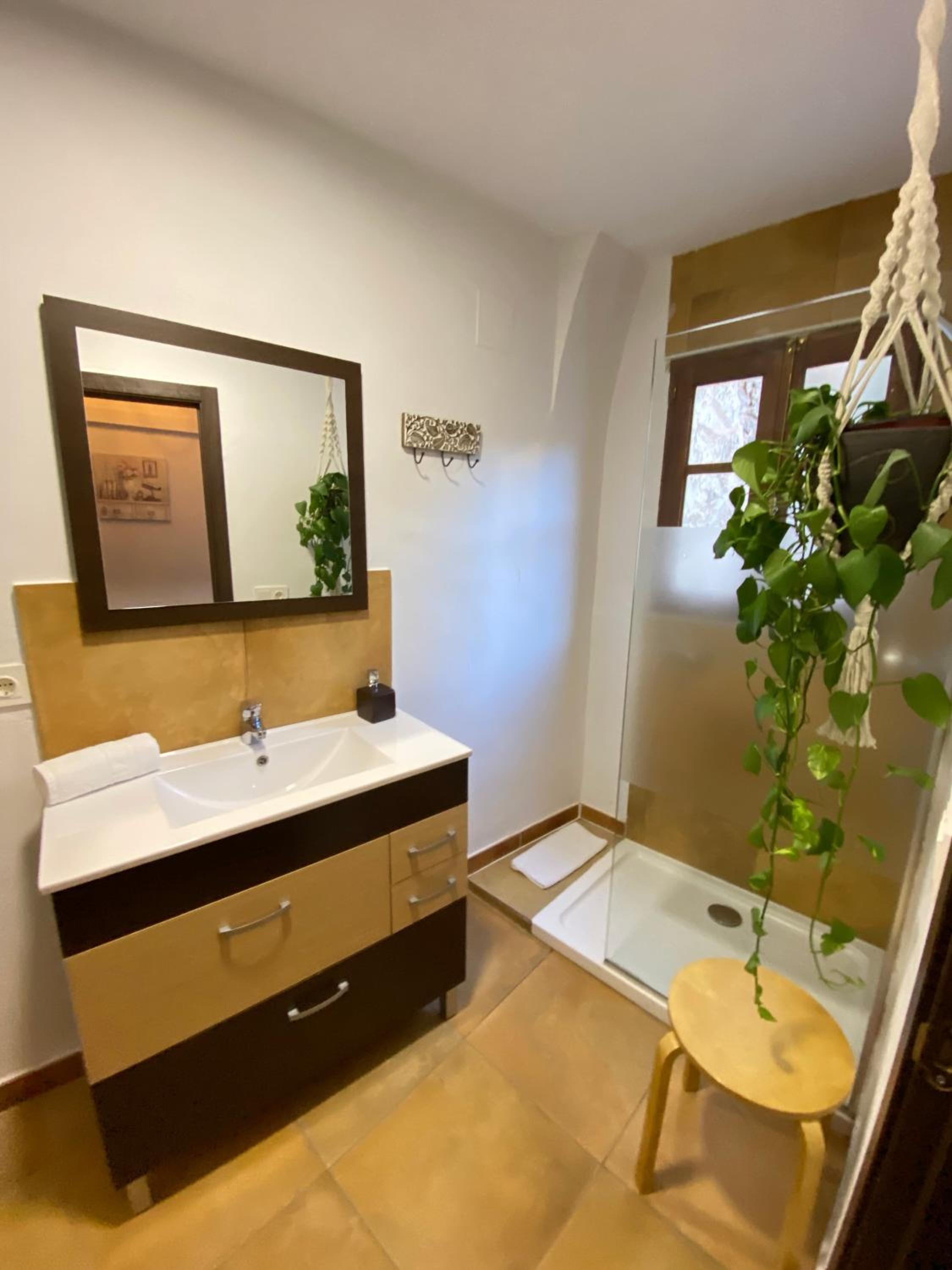 Deluxe Double Room - Photo 8