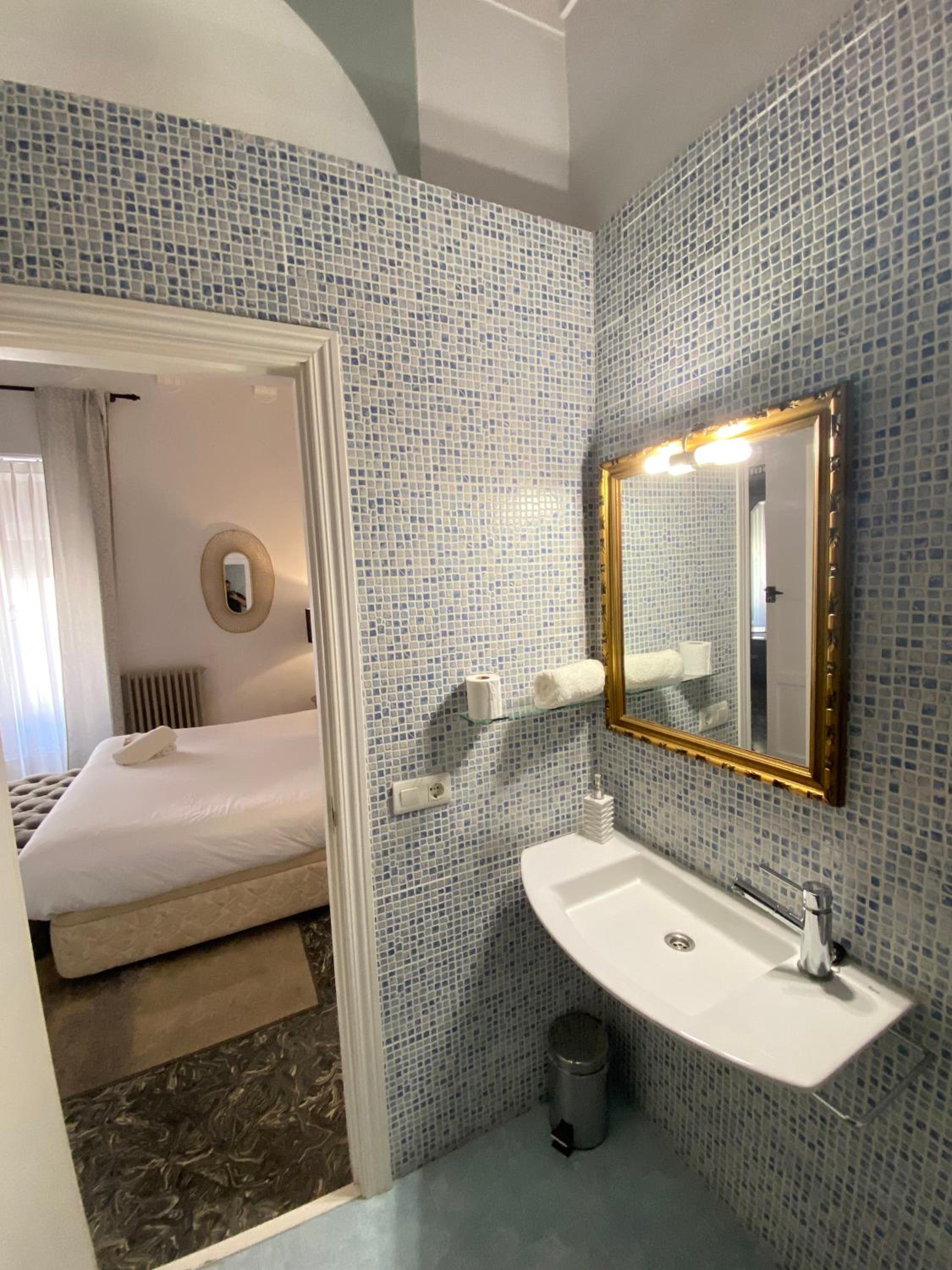 Double Room with Balcony photo 2