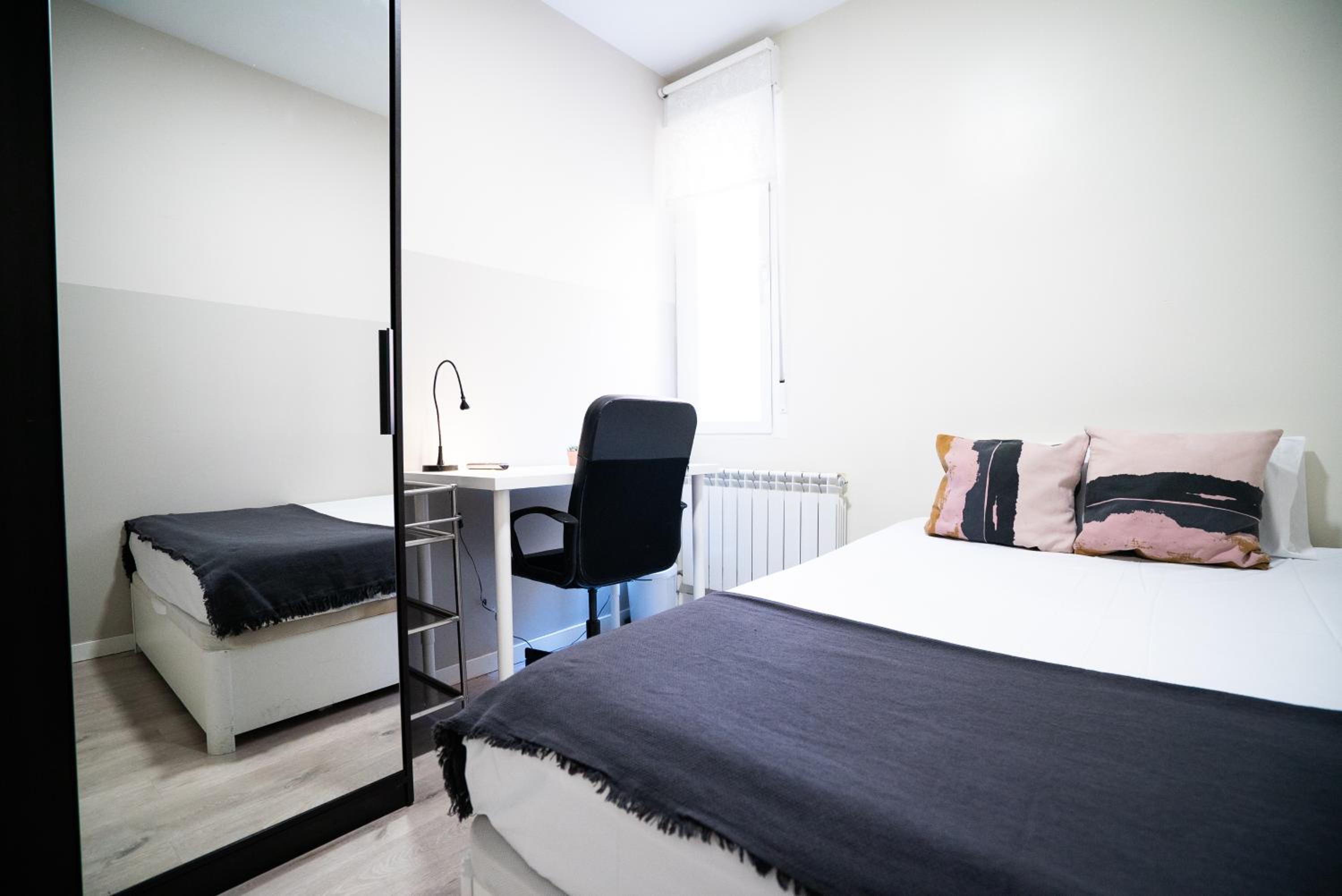 Habitación individual con baño compartido en calle Andrés Borrego 8, 2º