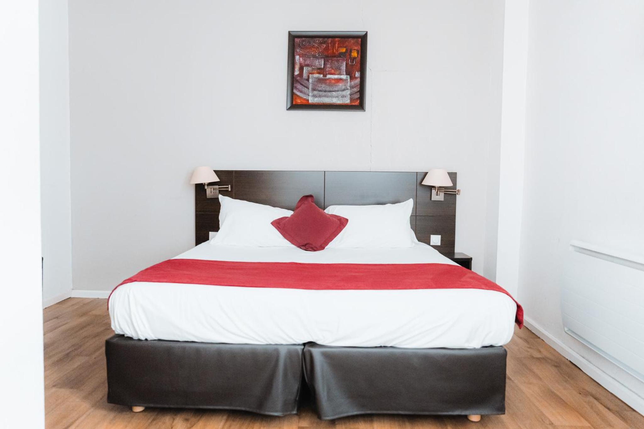 Double Room - Photo 18