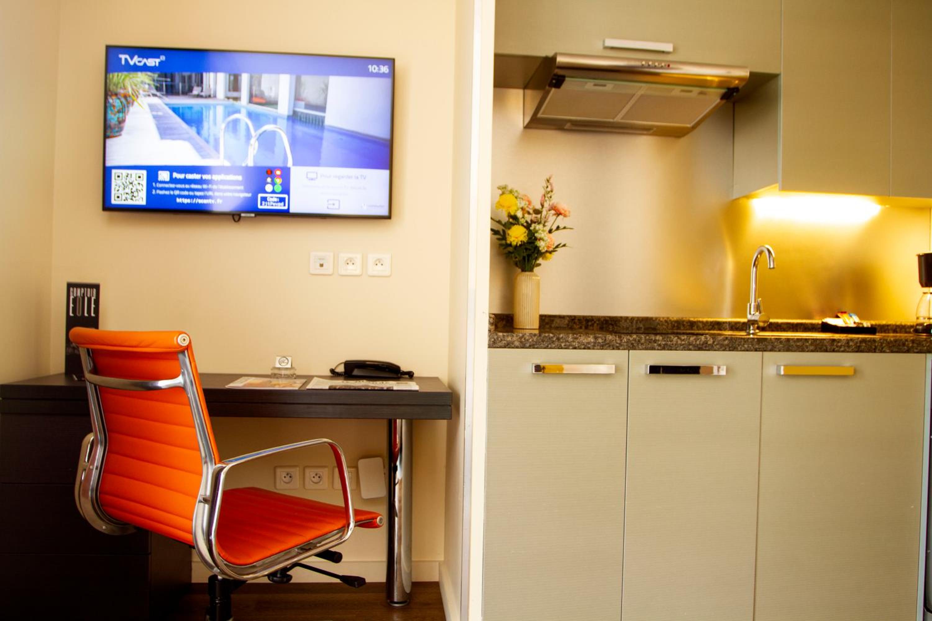 Studio Apartment - Photo 4