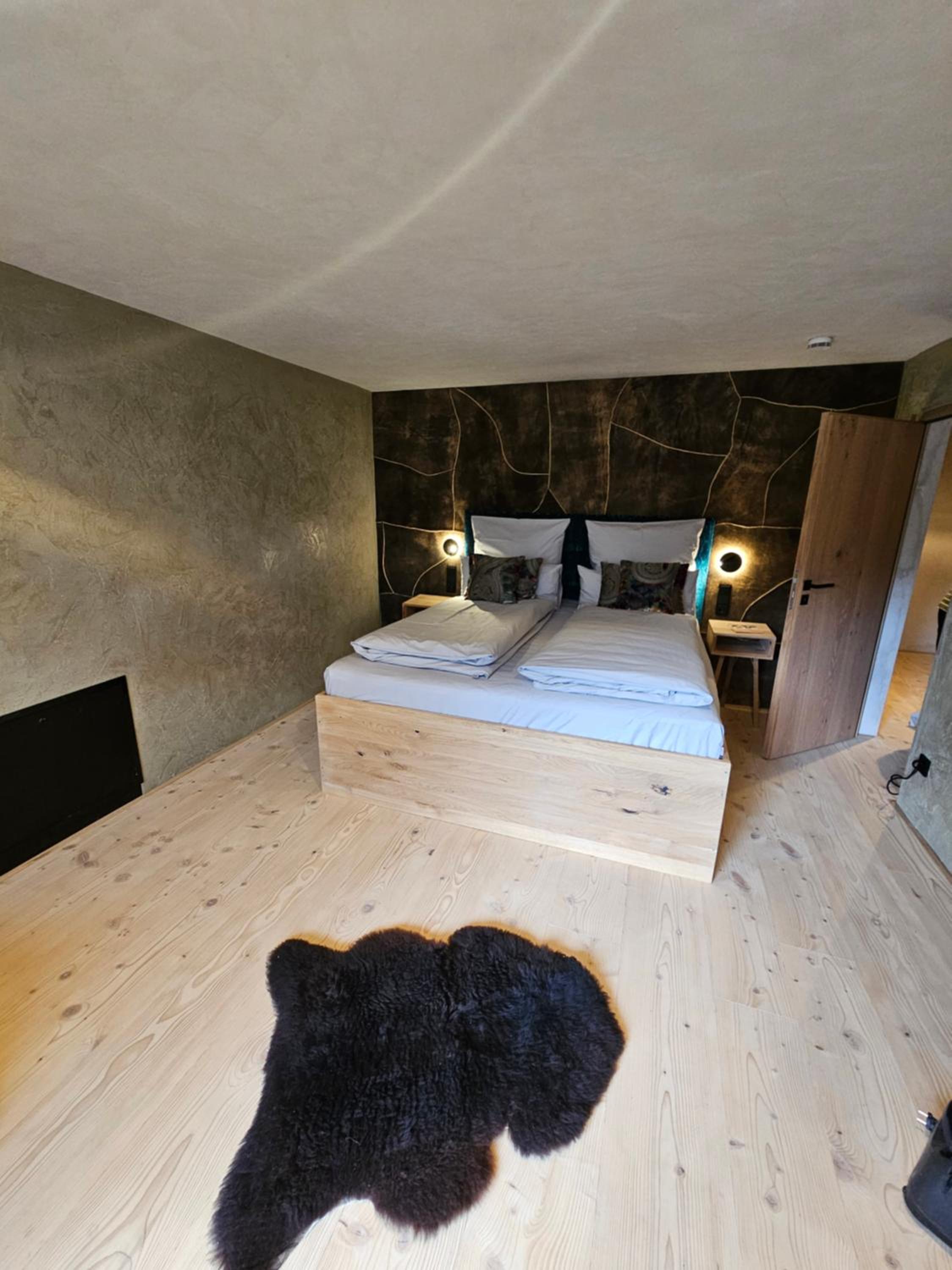 Three-Bedroom House photo 3