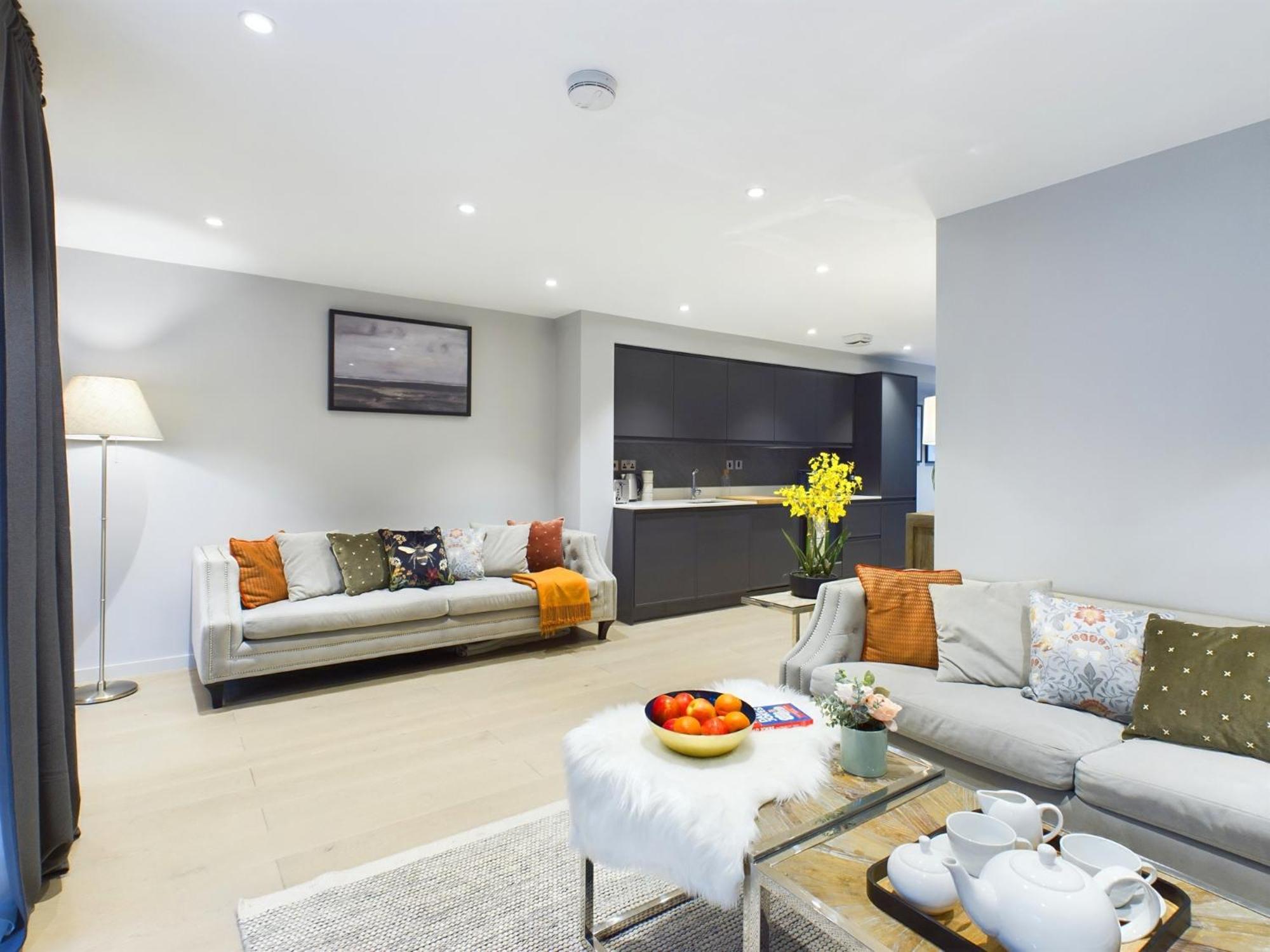 Three-Bedroom Premium Apartment with Balcony photo 1