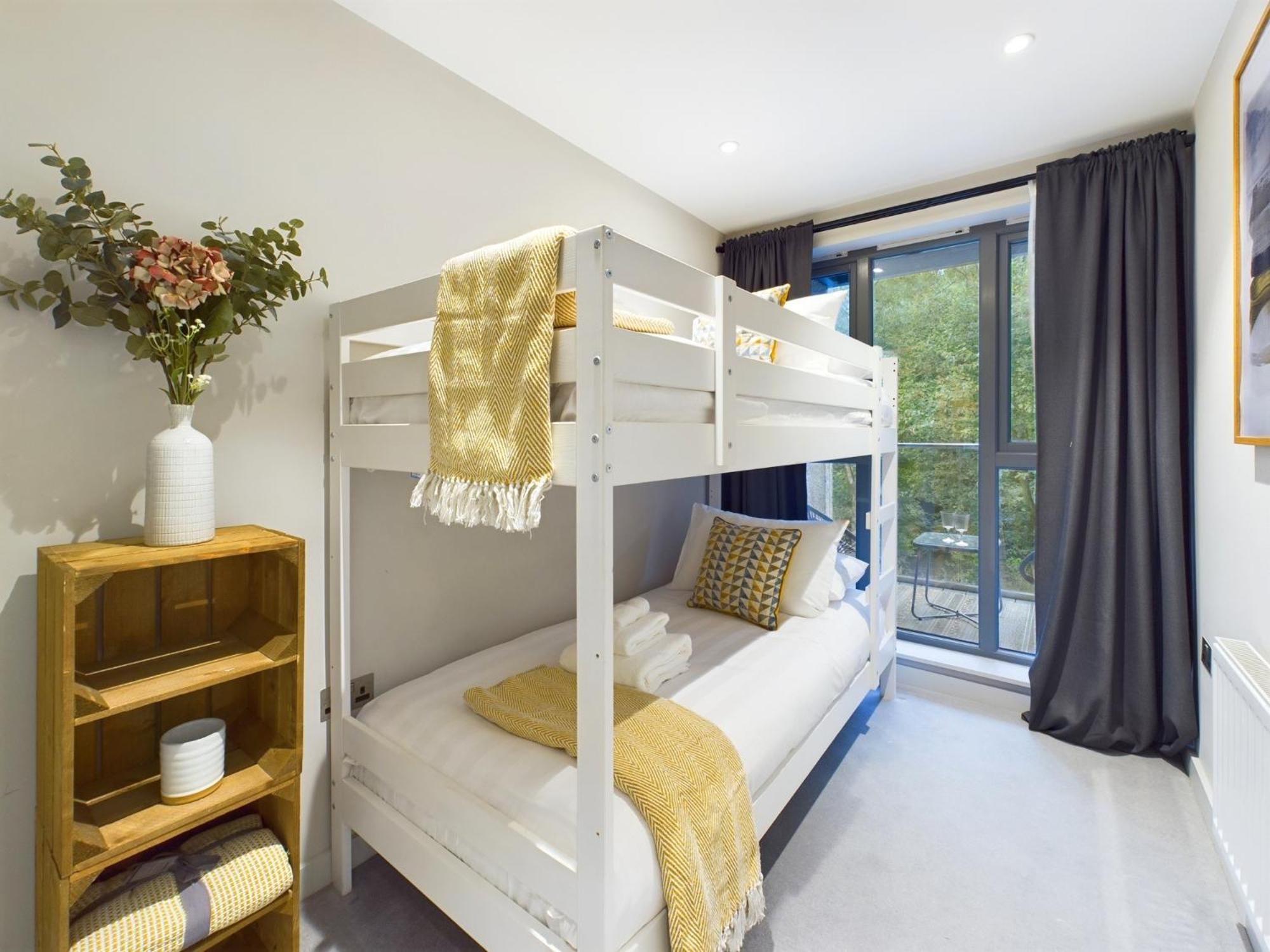 Three-Bedroom Premium Apartment with Balcony photo 2