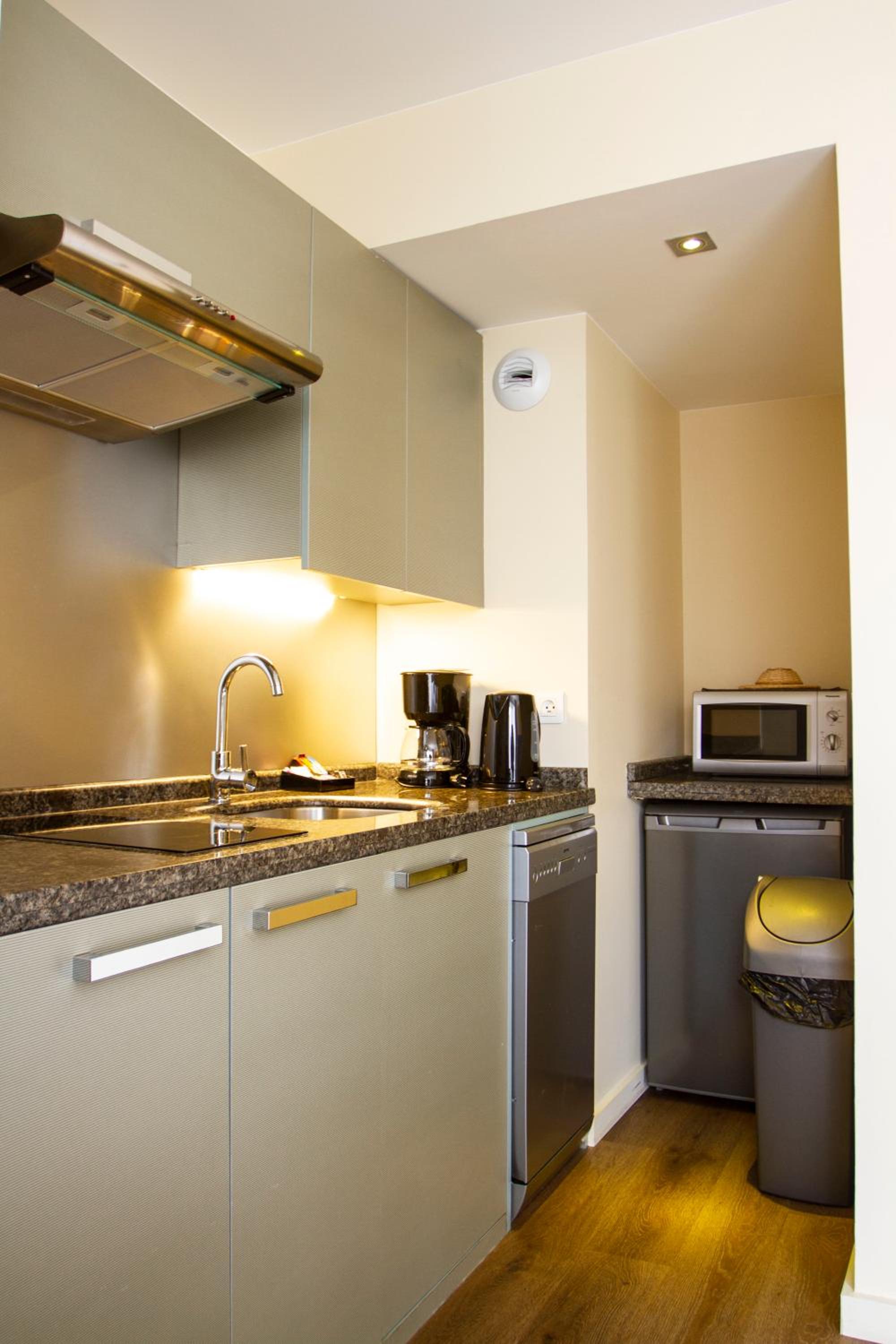 Studio Apartment - Photo 3