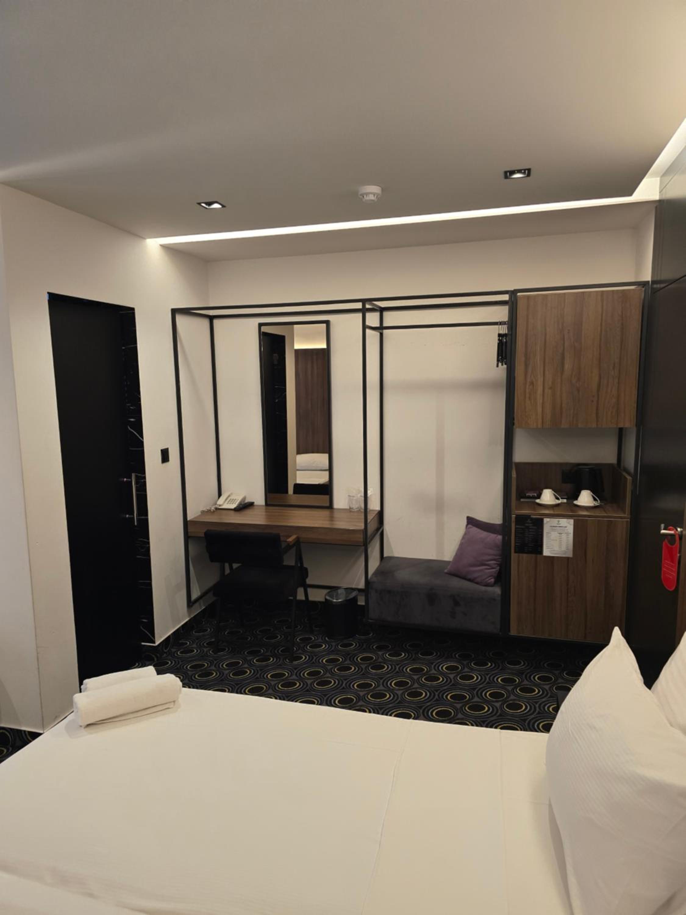 Deluxe Family Room - Photo 3