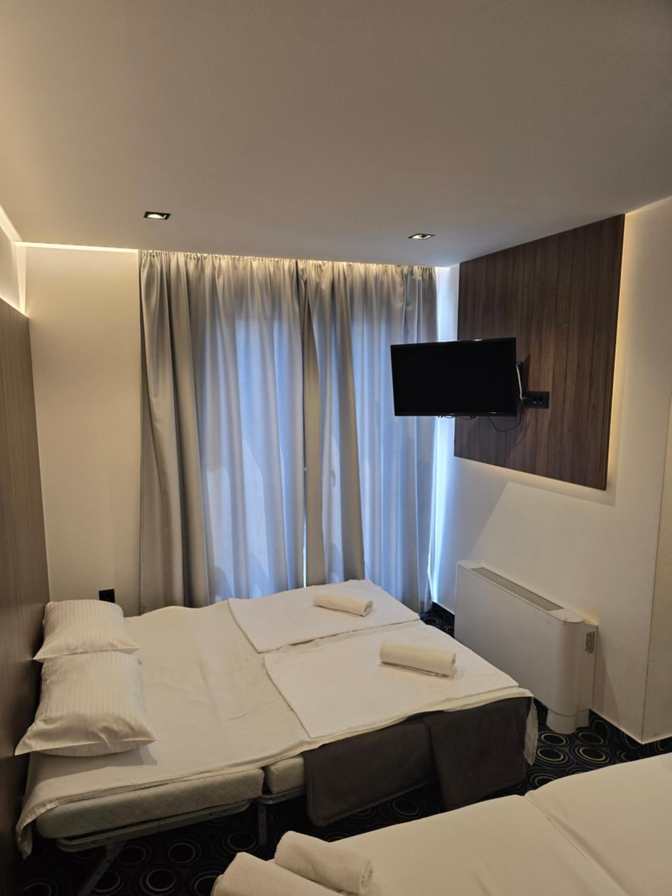 Deluxe Family Room - Photo 1