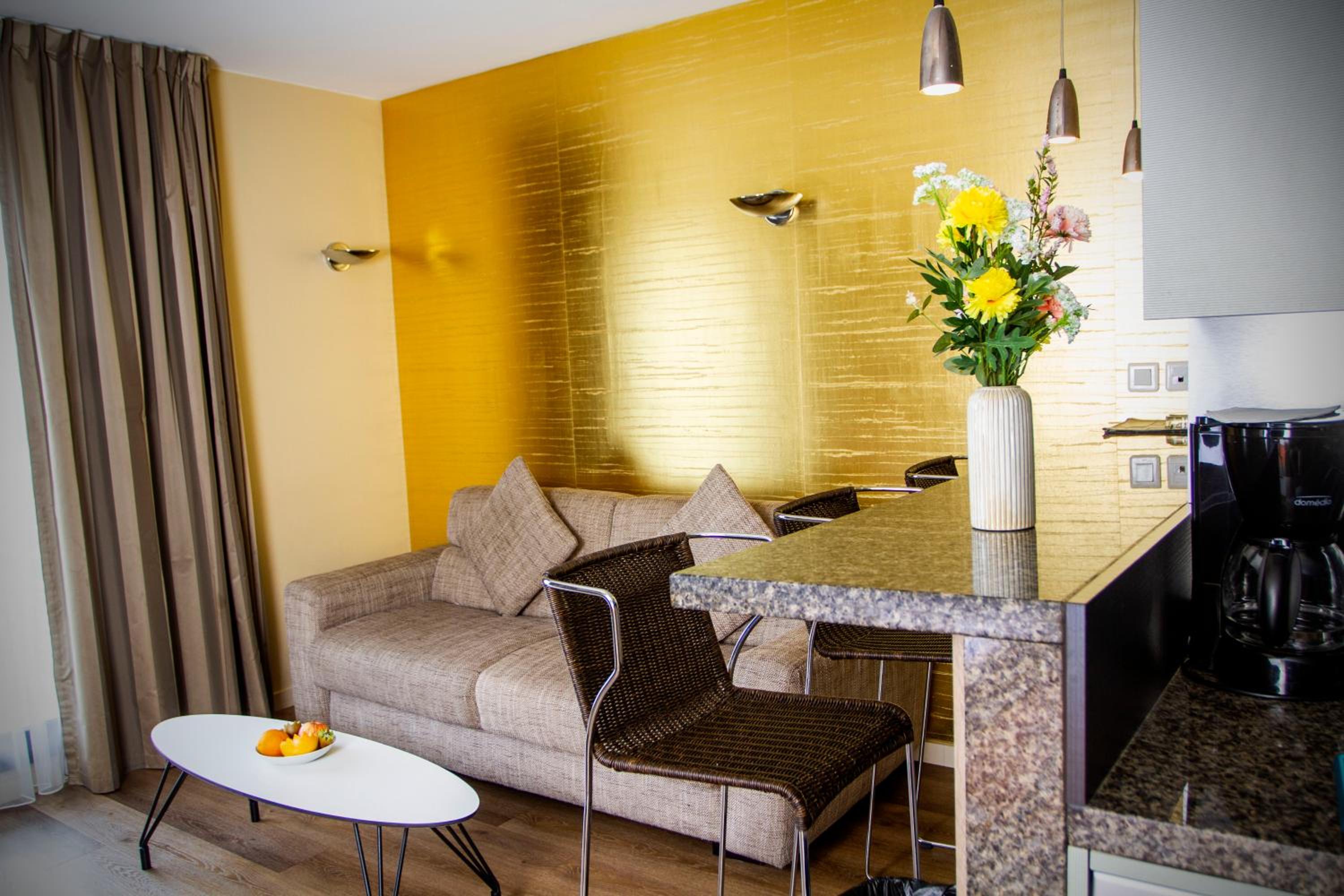 Two-Bedroom and Living Room with Sofa bed Apartment  - Photo 1