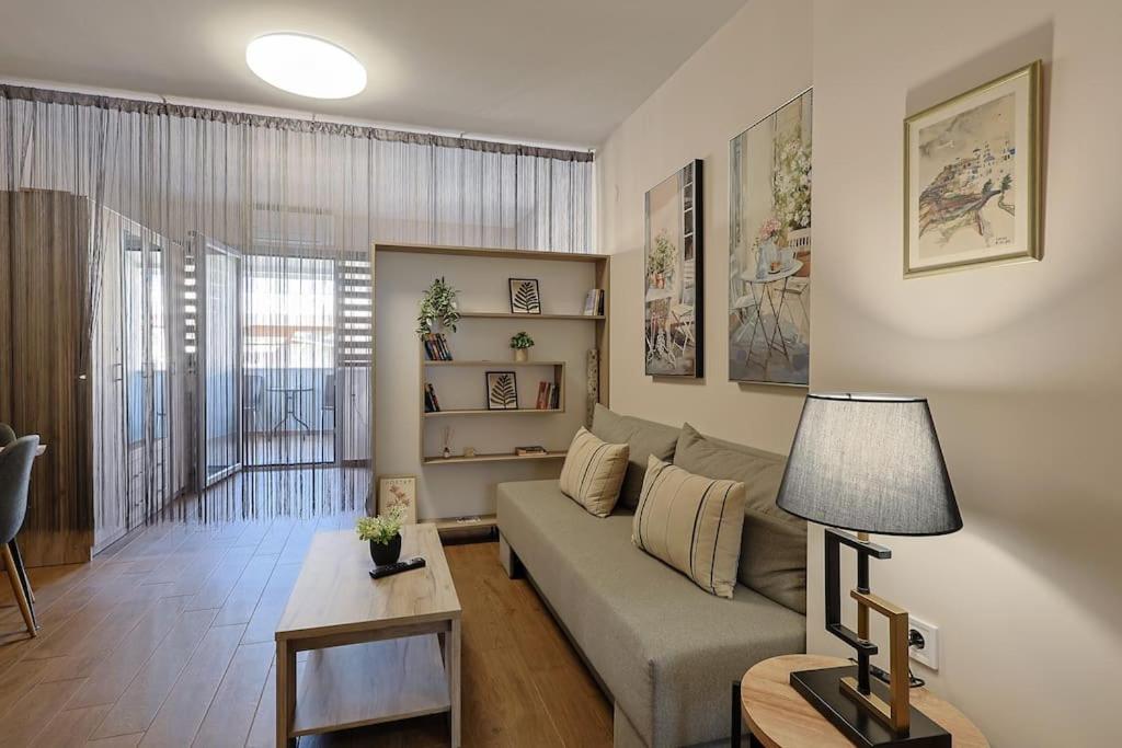 One-Bedroom Apartment photo 3