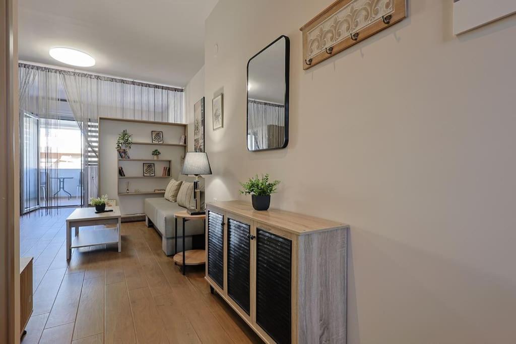 One-Bedroom Apartment photo 2