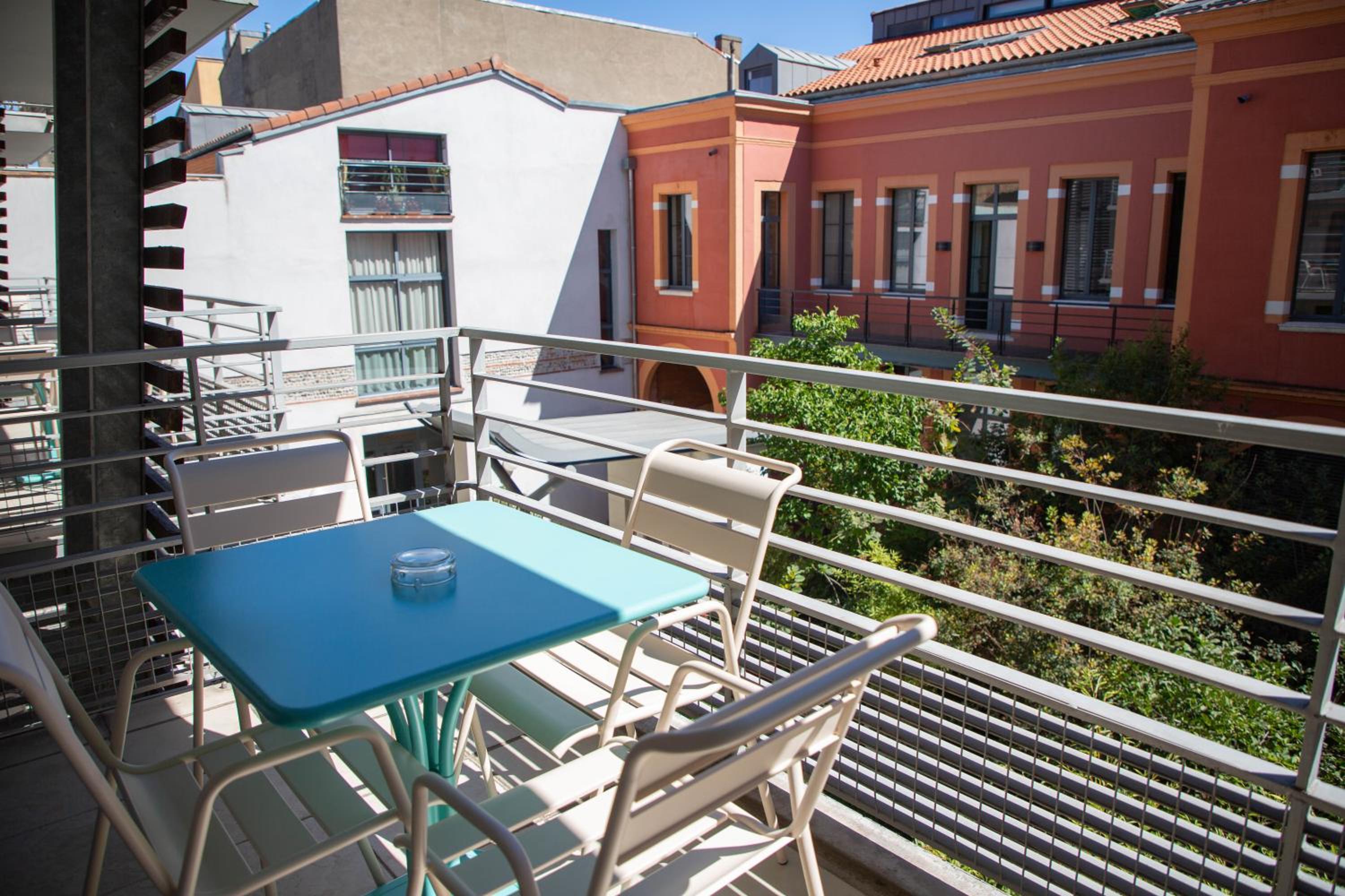 Studio Apartment - Photo 2