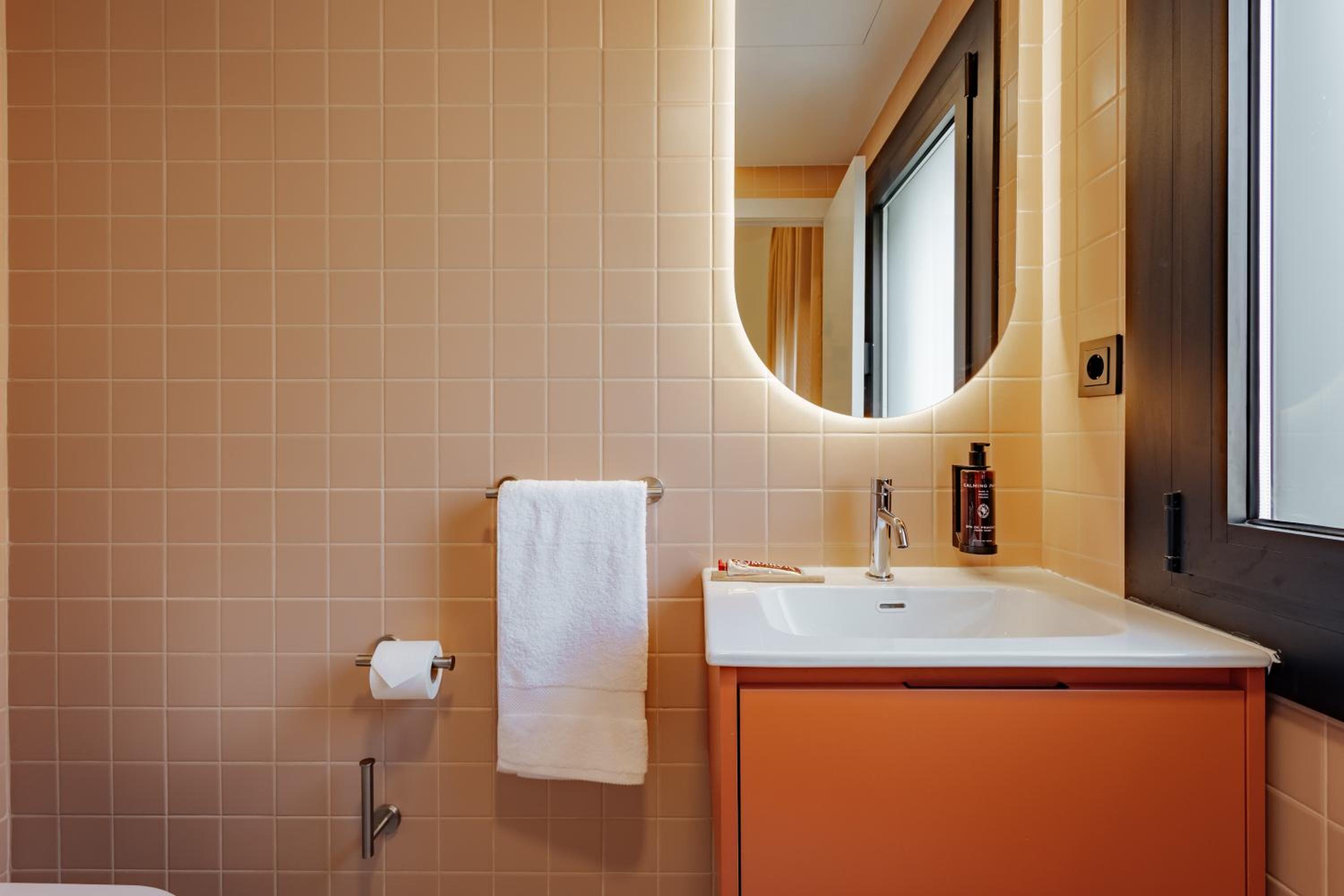 Double Room with Balcony - Photo 6