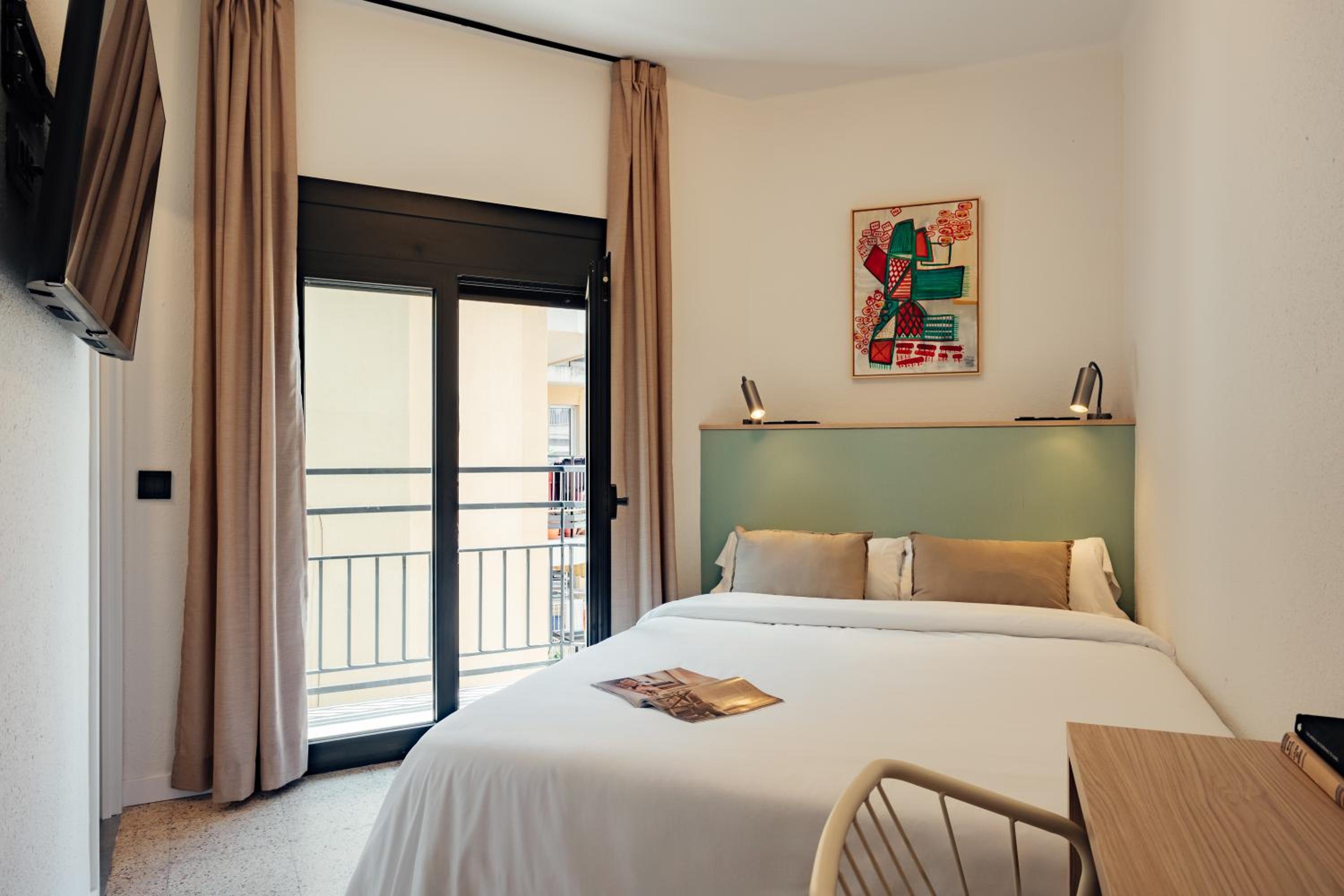 Double Room with Balcony - Photo 1