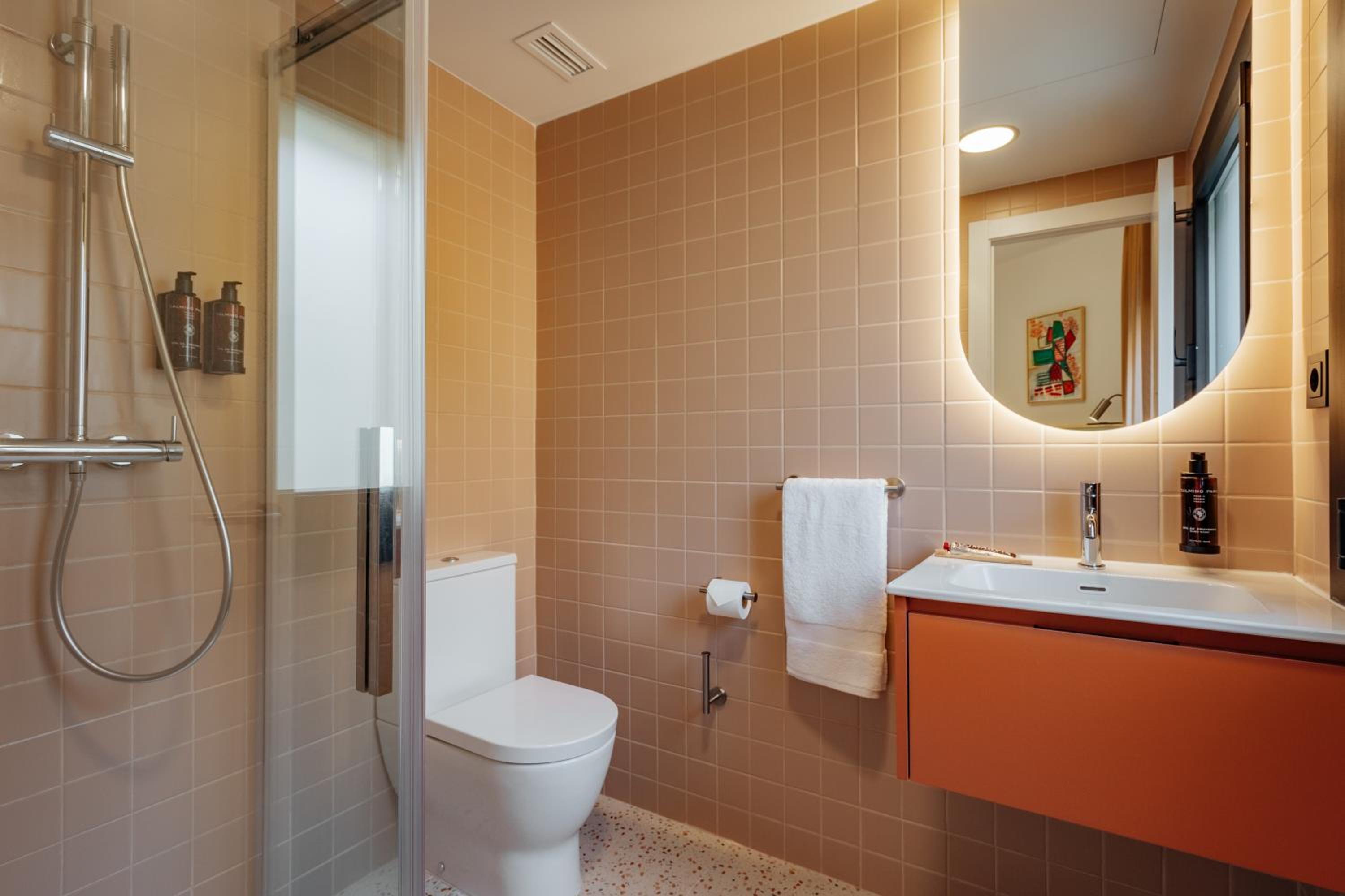 Double Room with Balcony - Photo 7