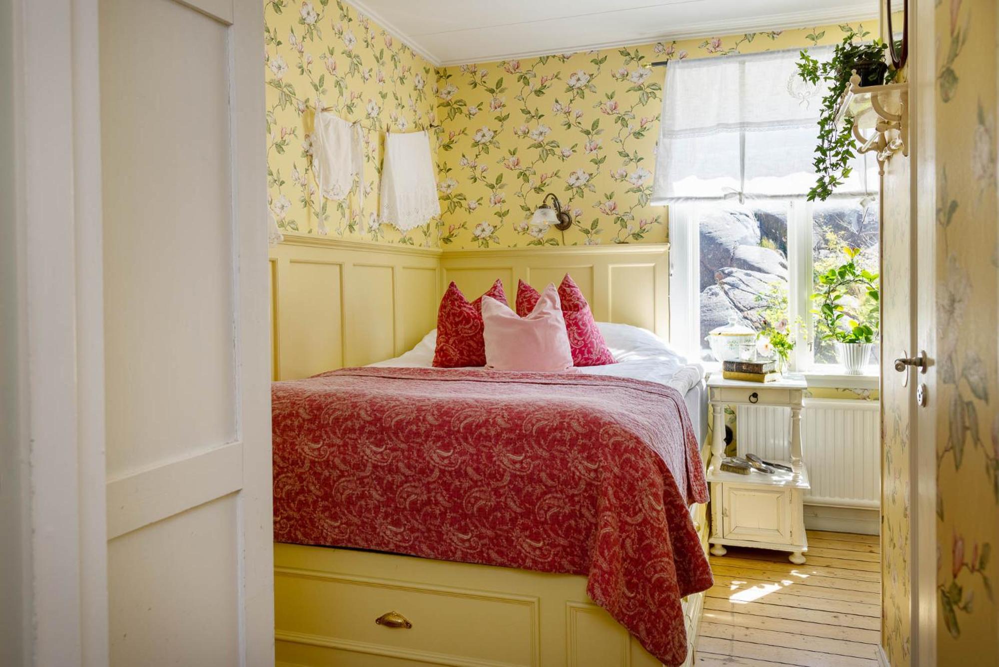 Small Double Room - 55 in bed