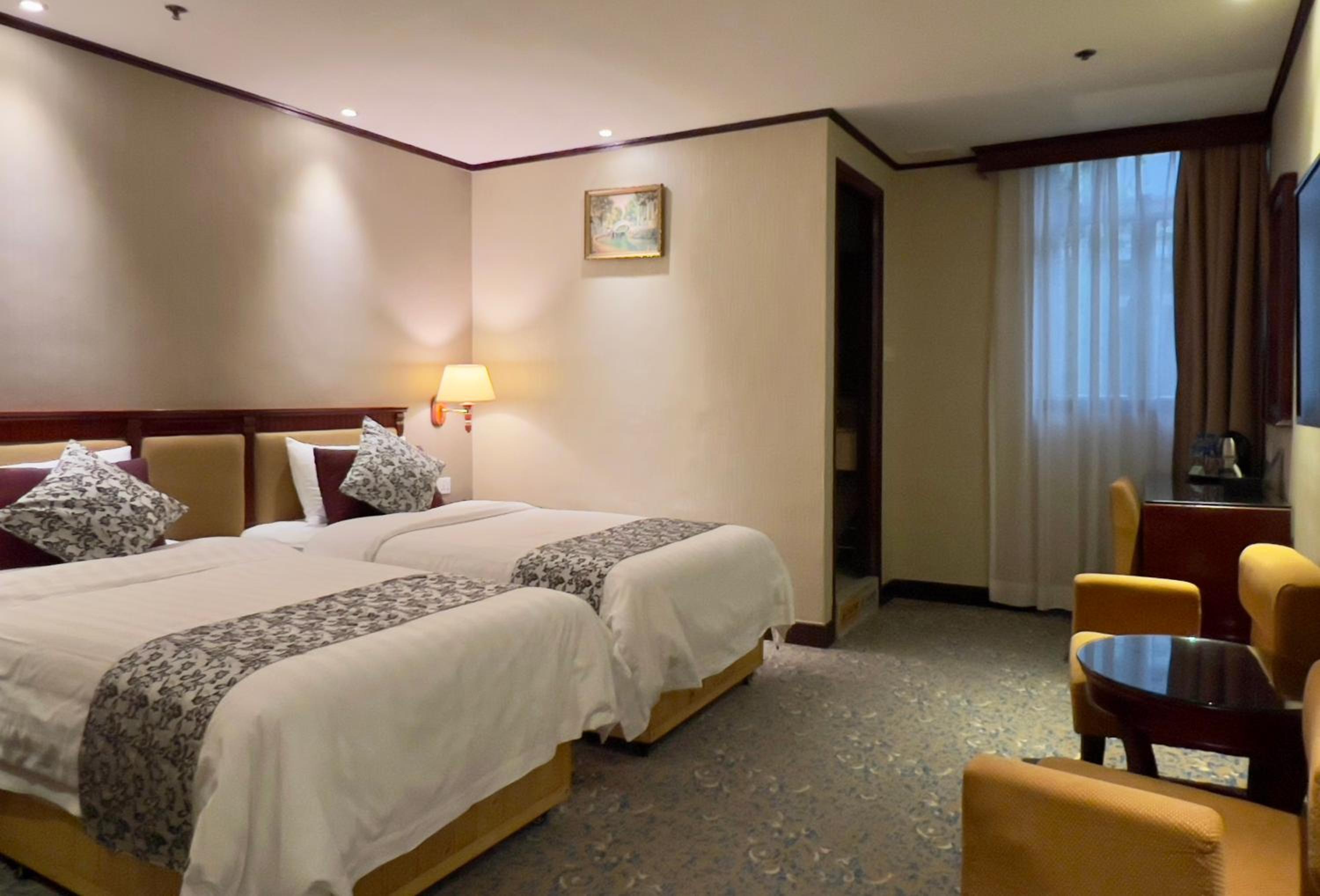 Standard Twin Room - Photo 4