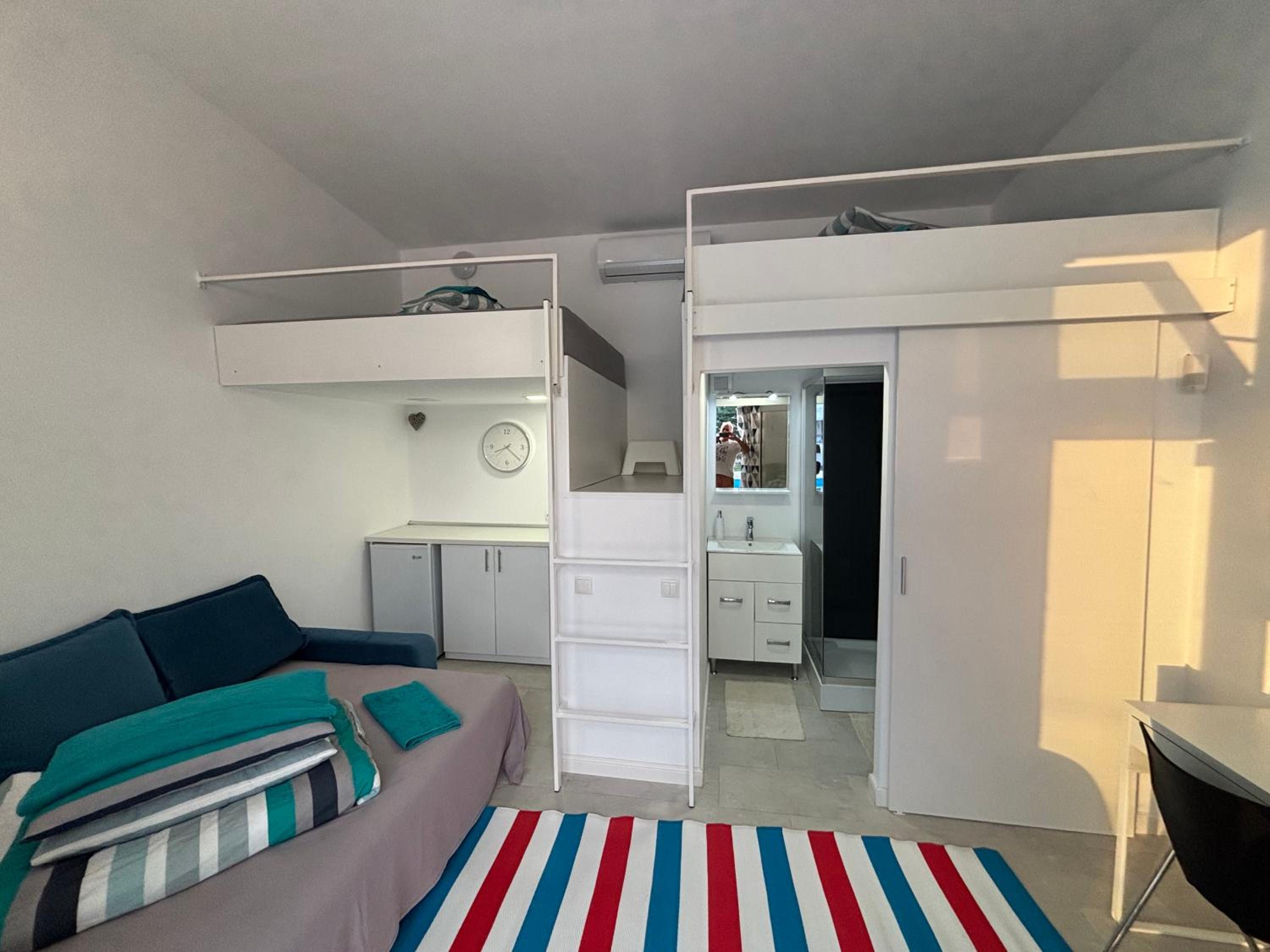 Deluxe Quadruple Room photo 2