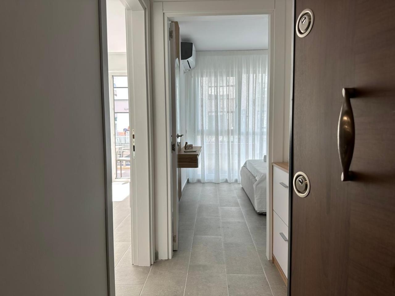 One-Bedroom Apartment with Balcony and Sea View photo 2