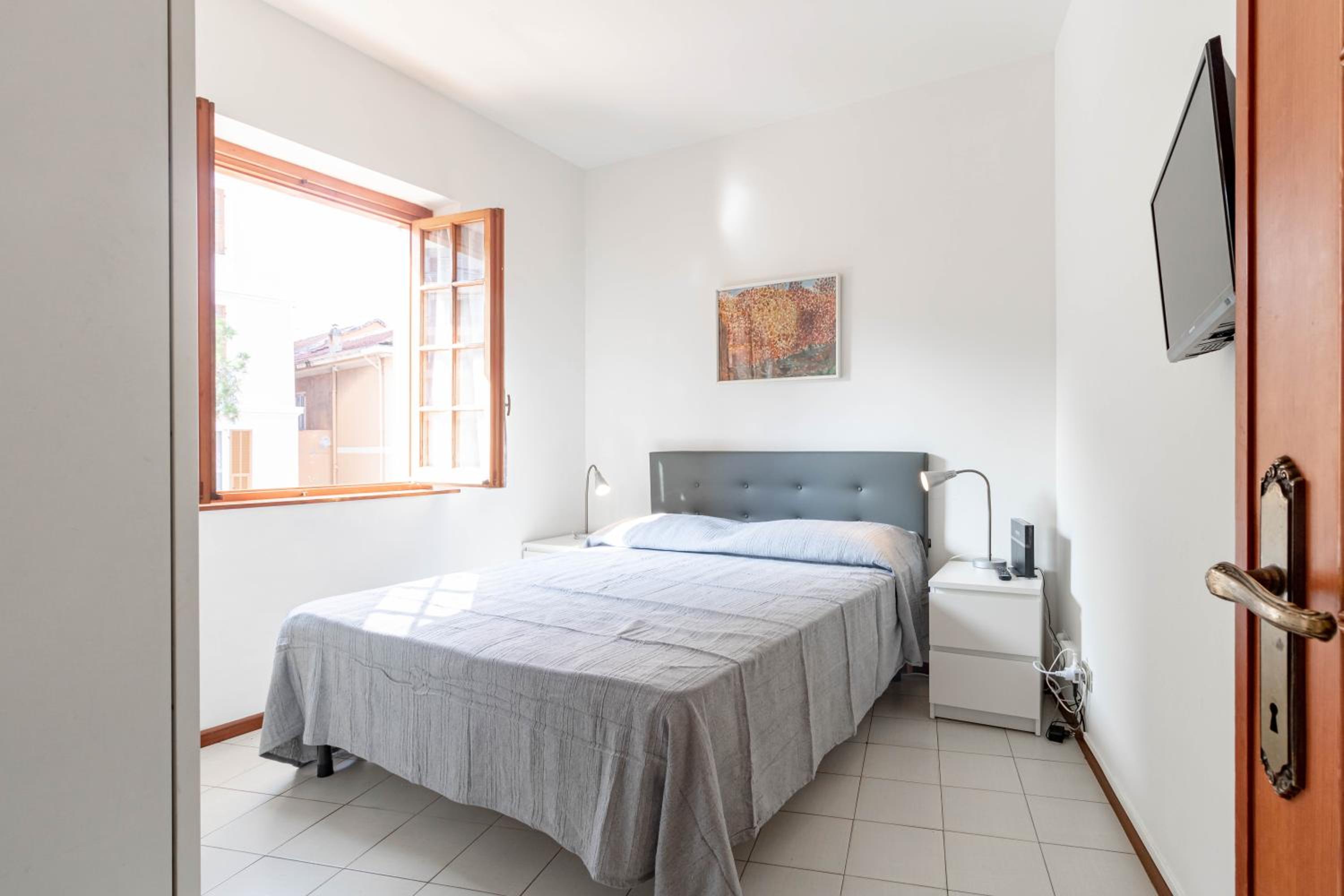 One-Bedroom Apartment with Balcony