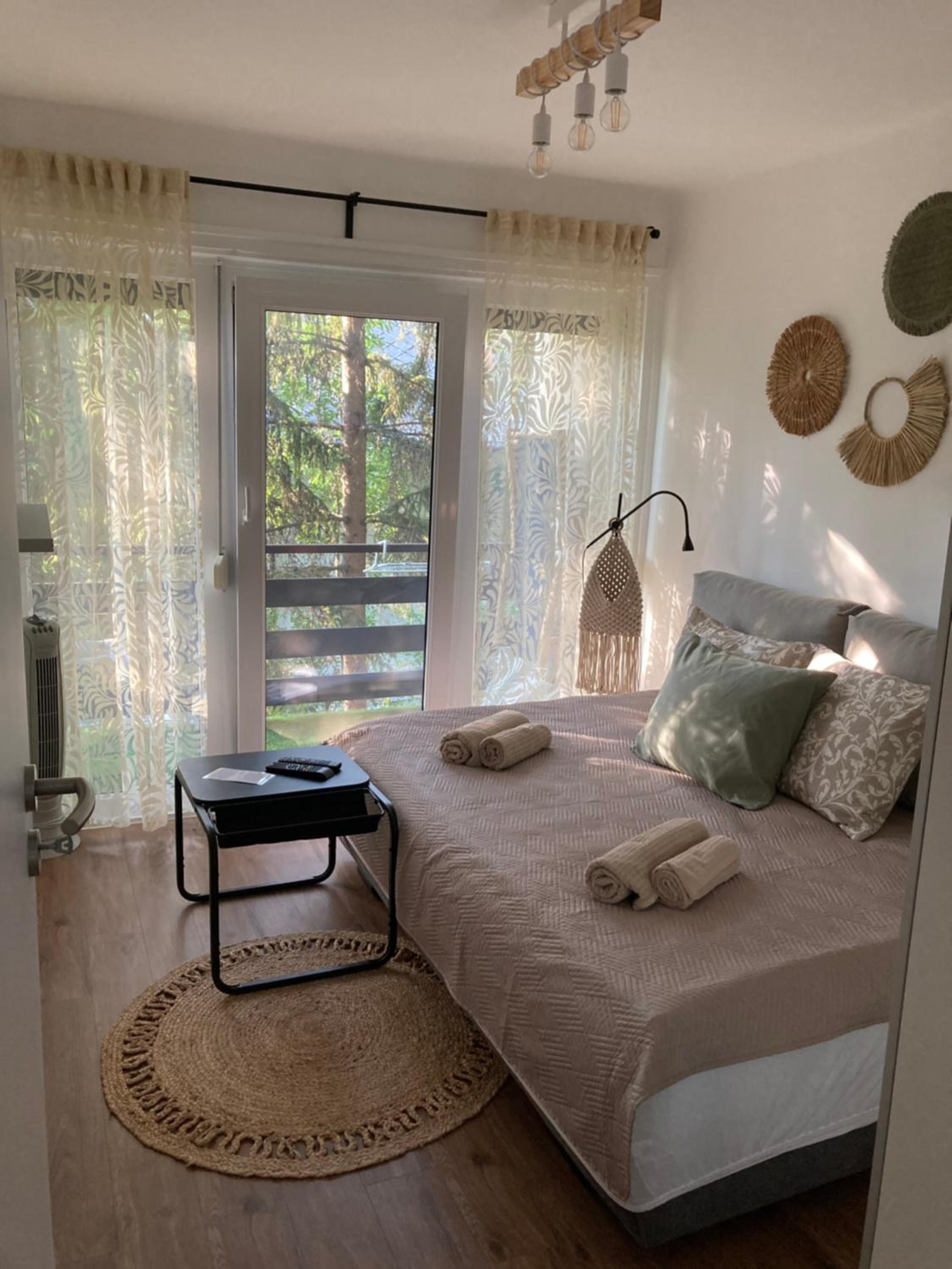 One-Bedroom Apartment photo 1