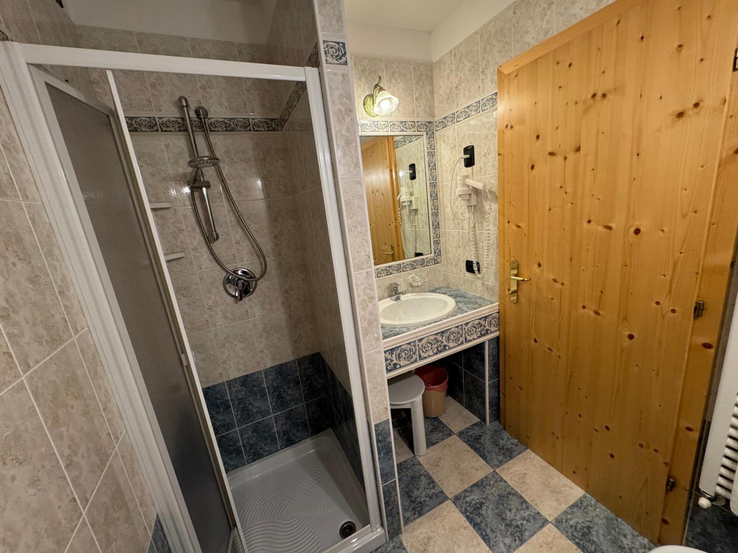 Double or Twin Room photo 3