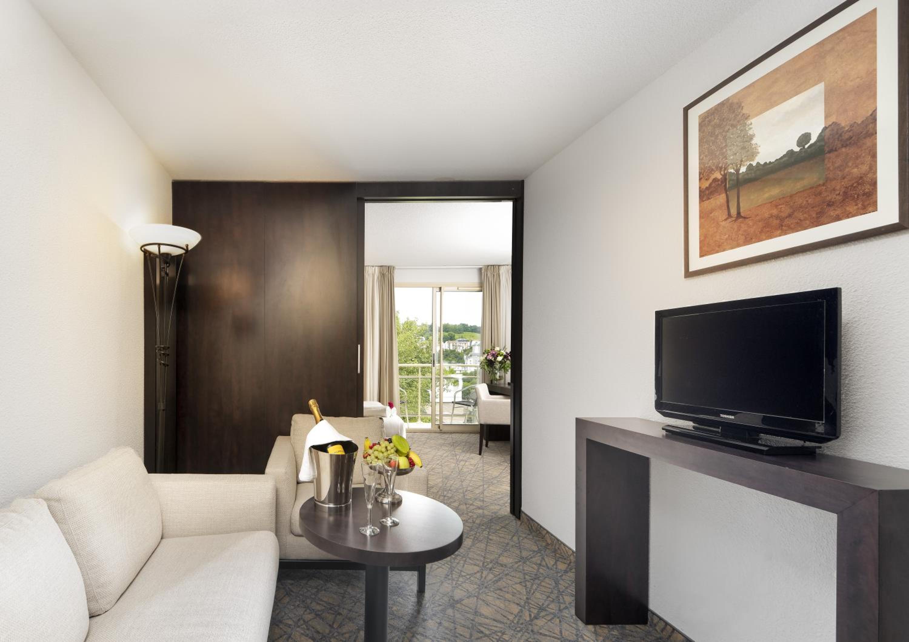 Suite - Photo 4