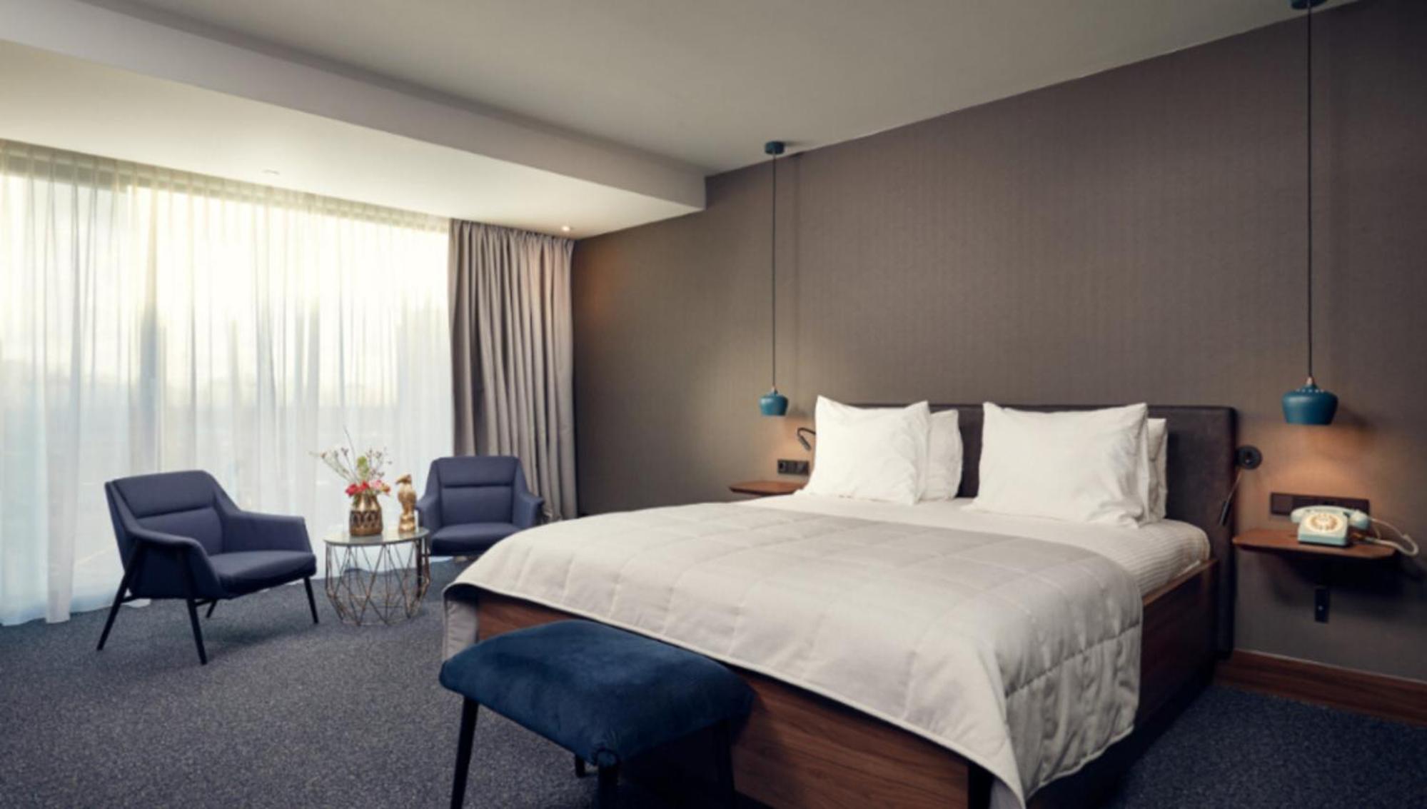 Superior King Room - Disability Access - Photo 1
