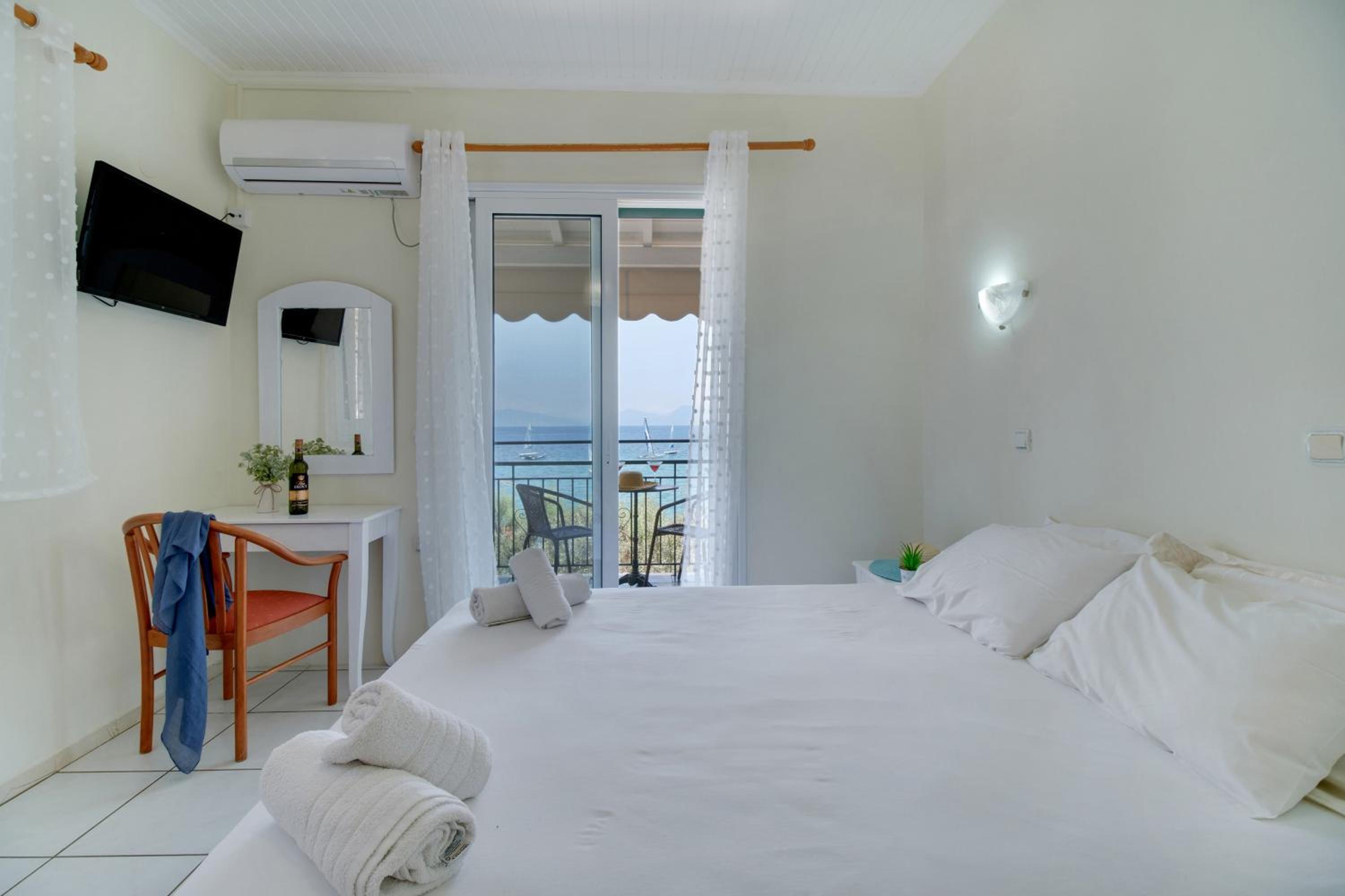 Double Room with Sea View photo 2