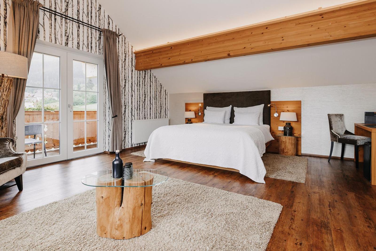 King Suite with Balcony photo 2