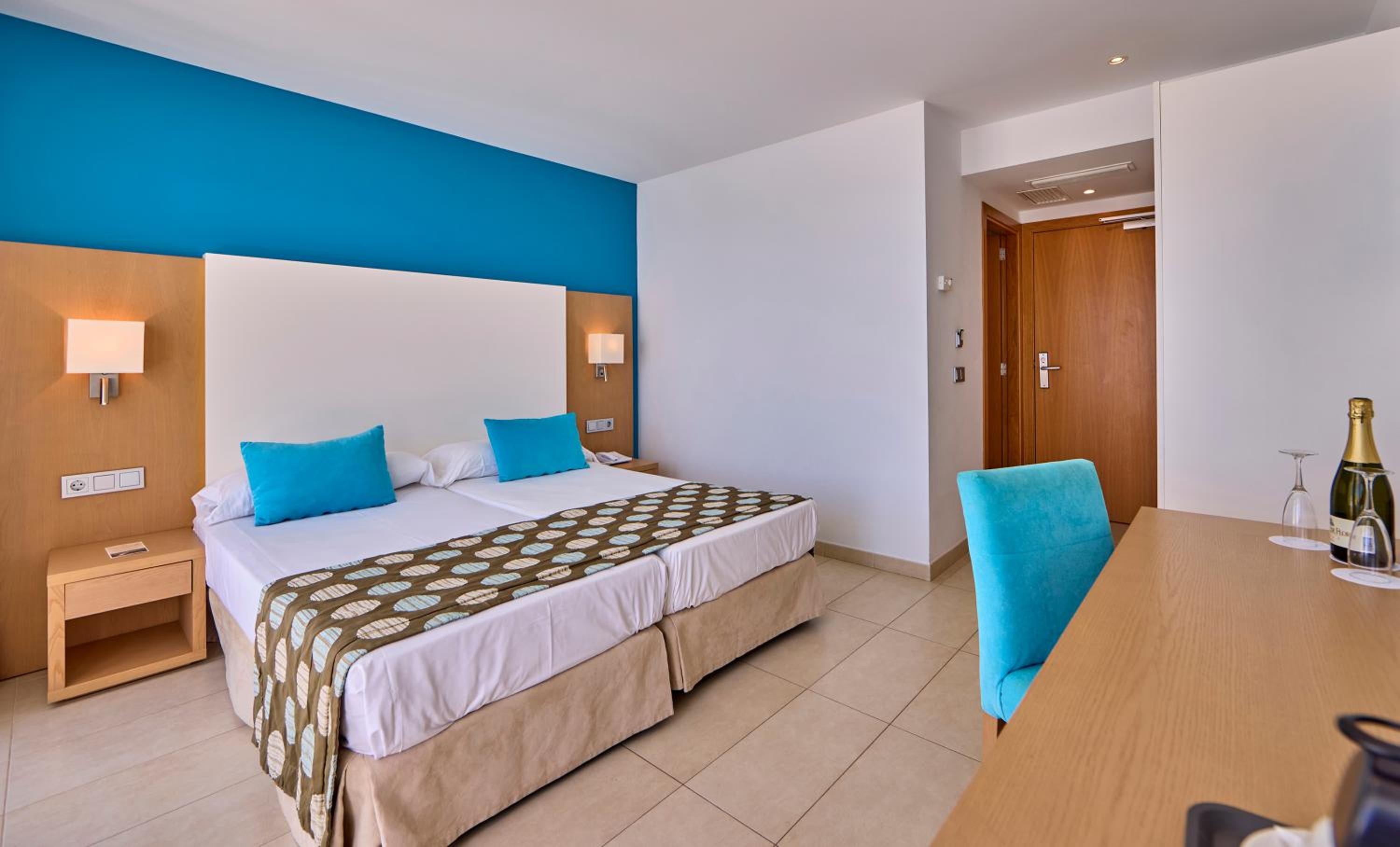 Double Room thumbnail 5