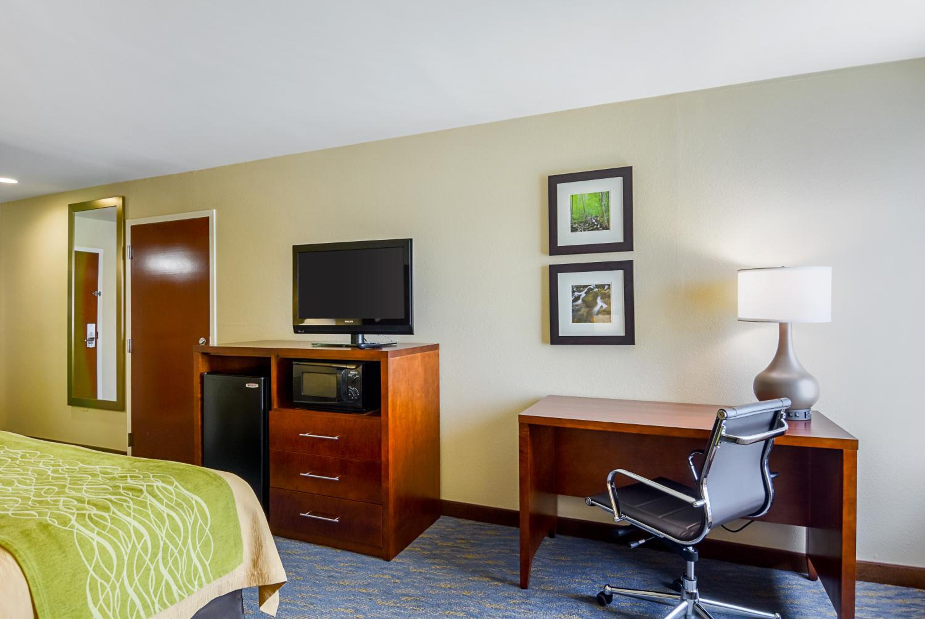 Queen Room with Two Queen Beds - Accessible/Non-Smoking  - Photo 1