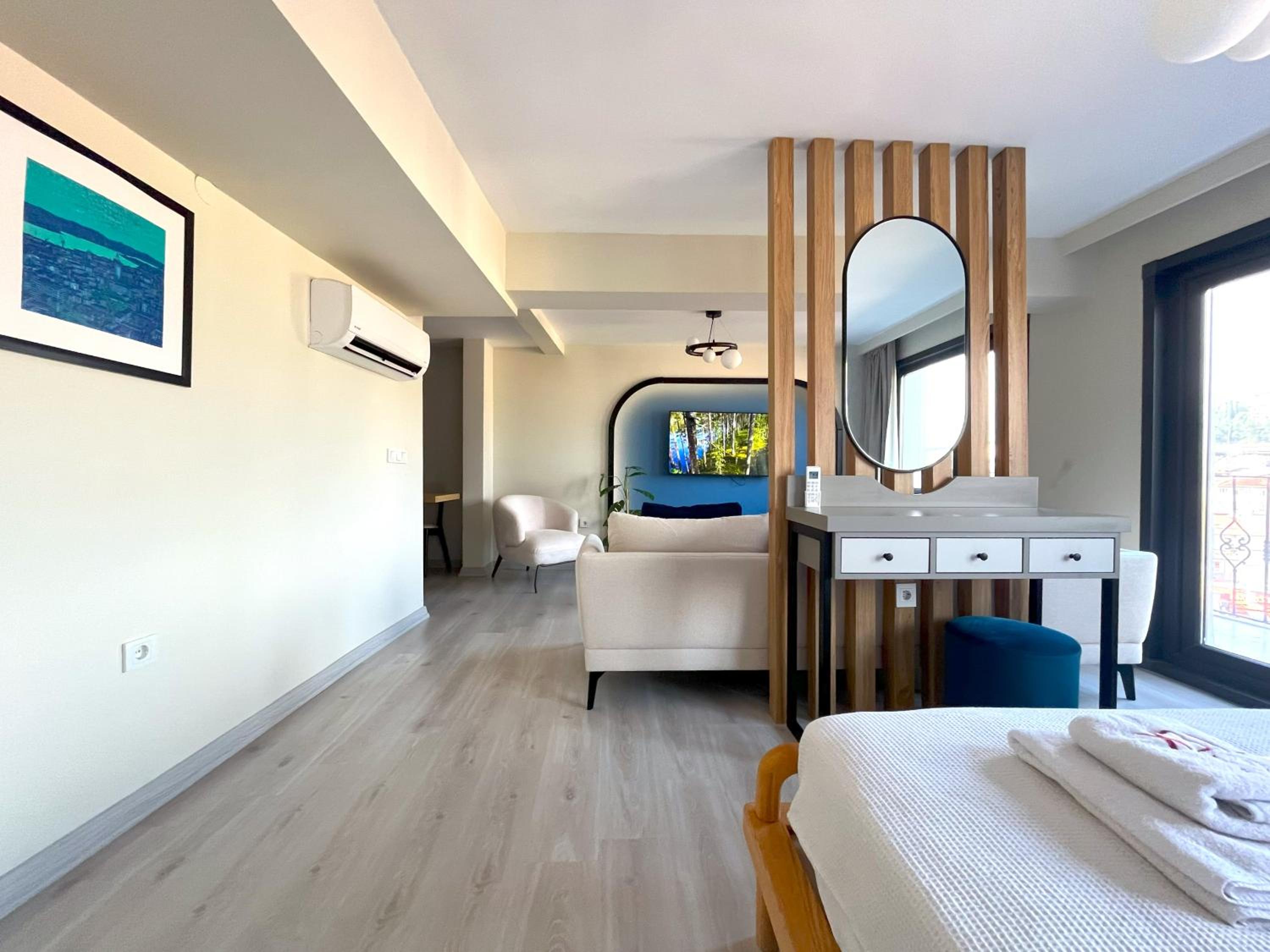 Deluxe King Room photo 1