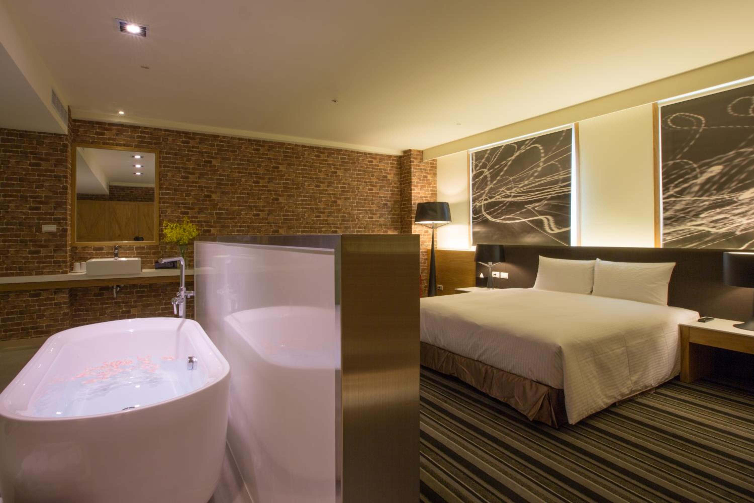Deluxe Suite photo 2