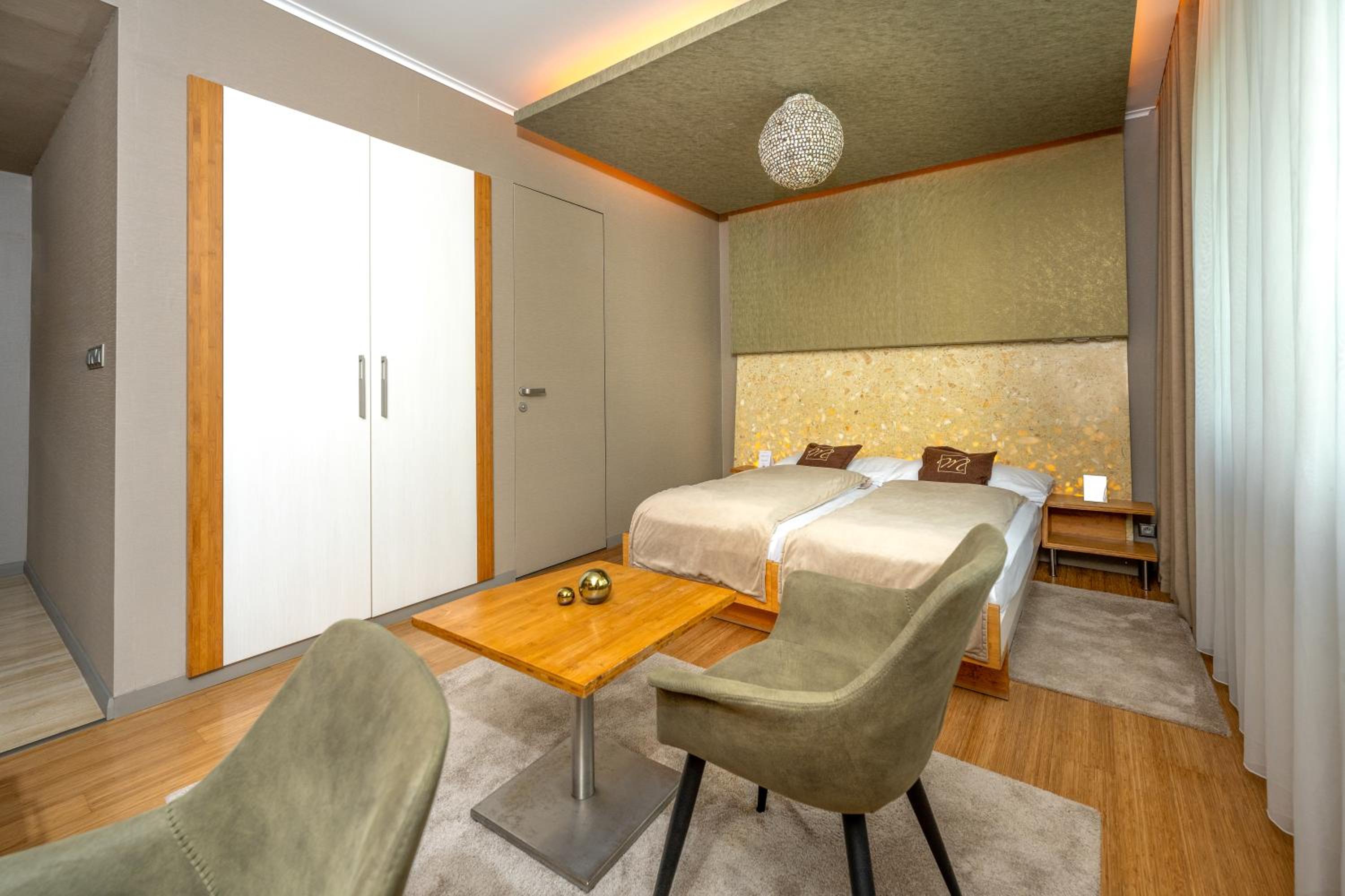 Executive Double Room - Photo 8