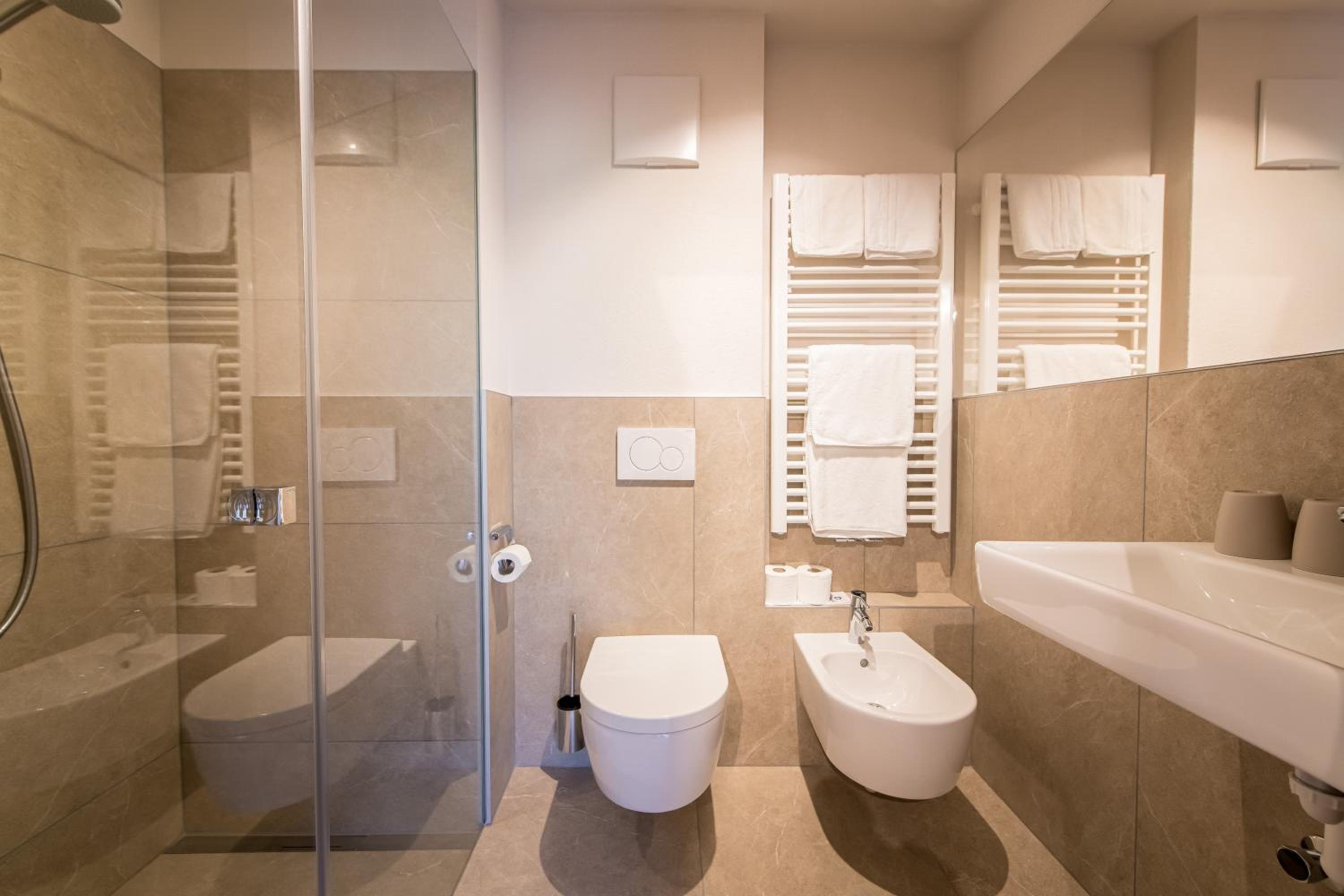 Double Room with Balcony - Photo 2