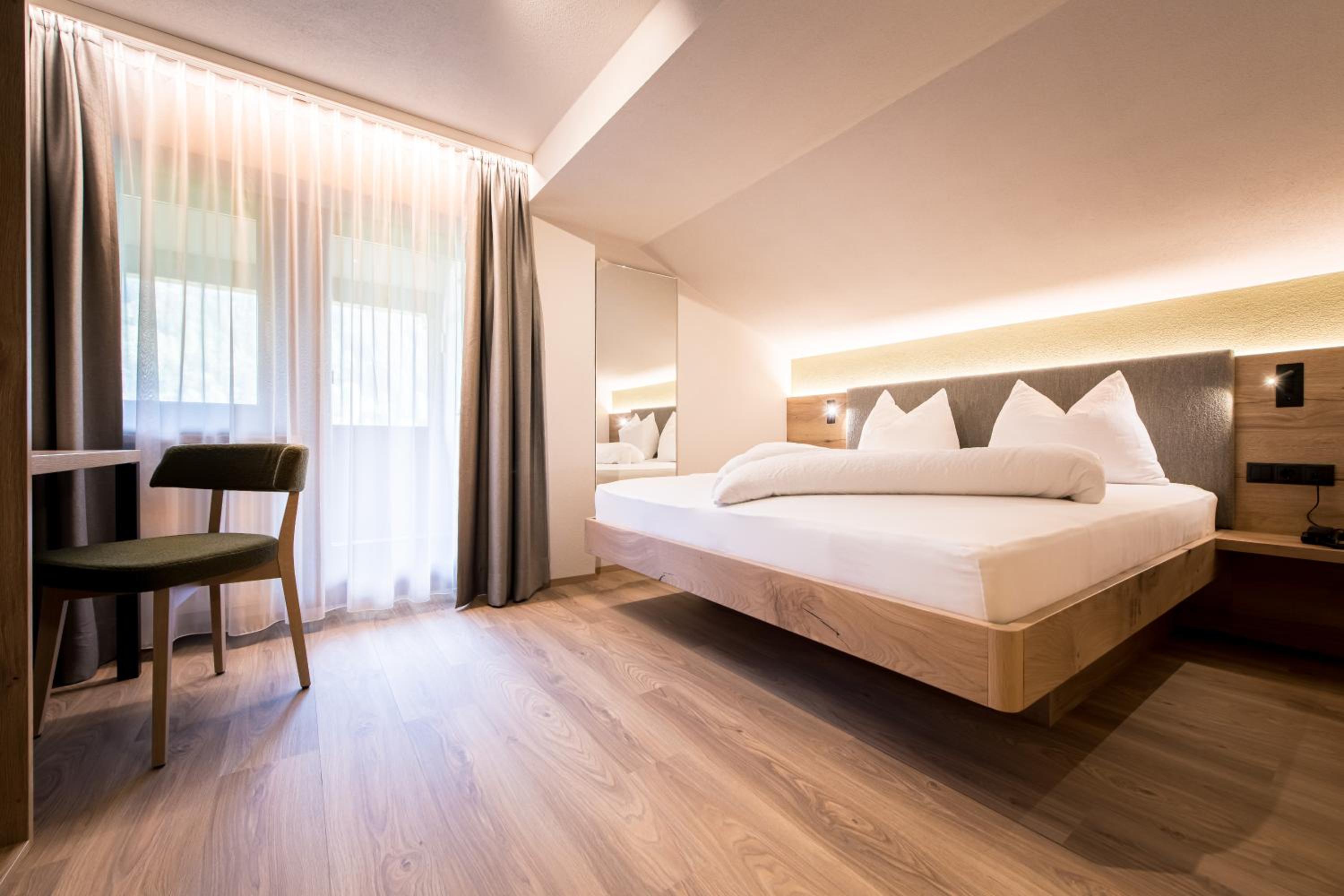 Double Room with Balcony - Photo 5