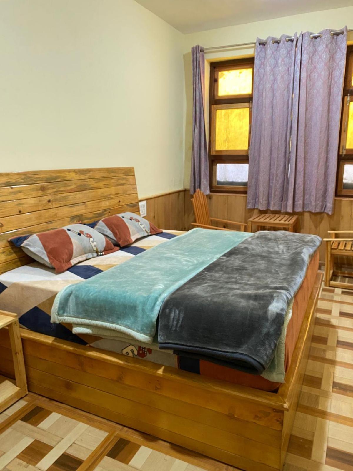Deluxe Double Room (2 Adults + 1 Child) photo 3