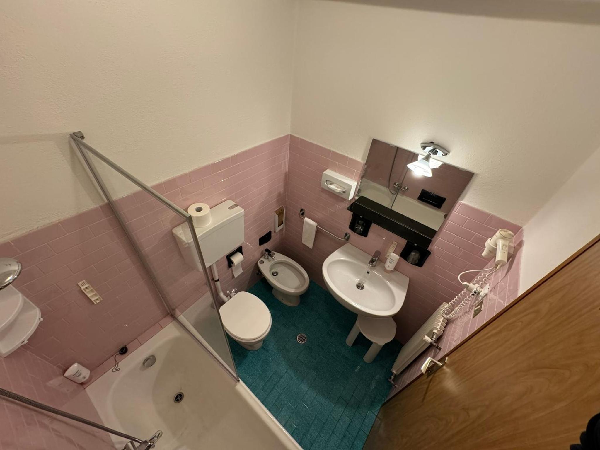 Single Room photo 2