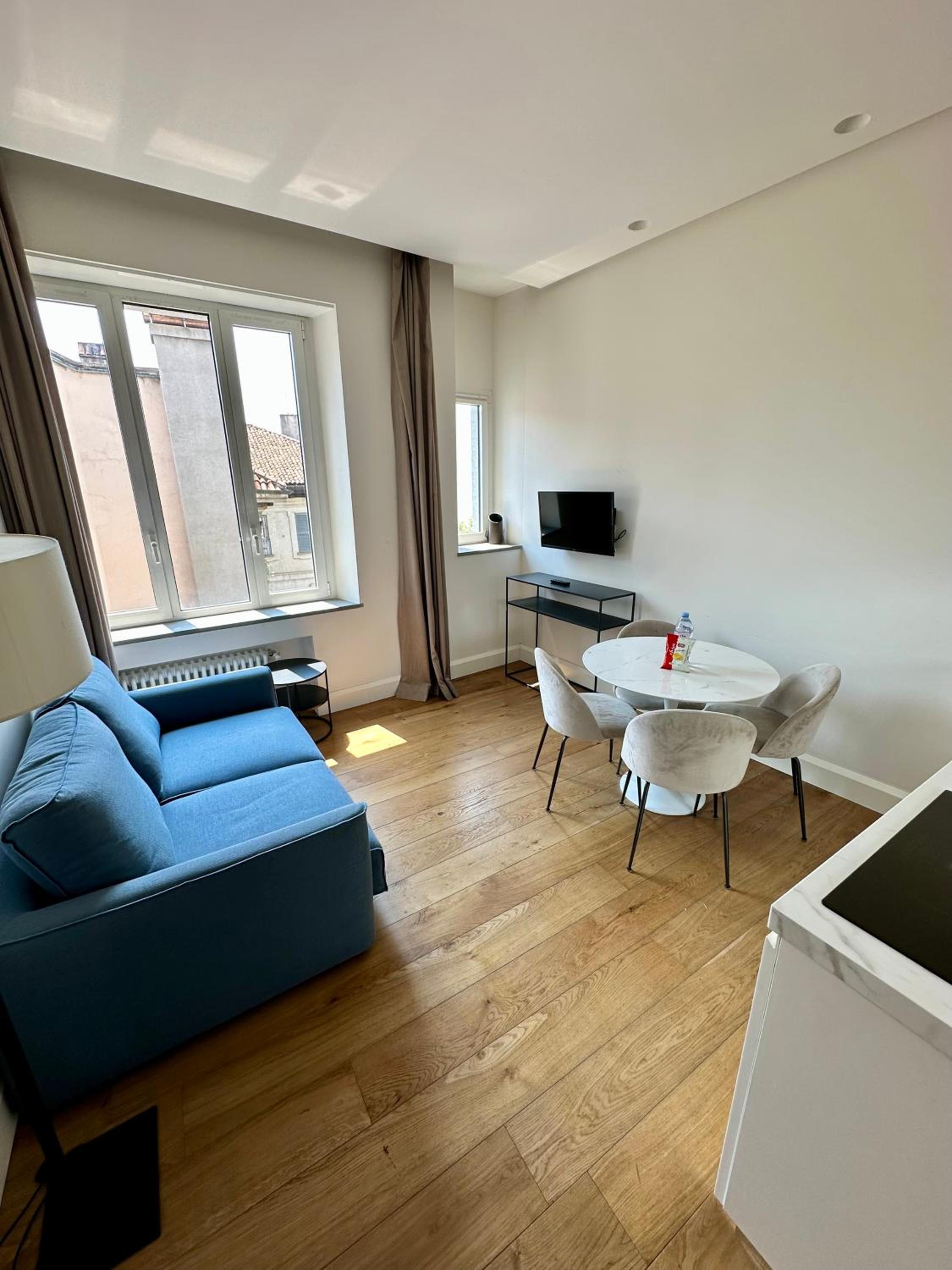 One-Bedroom Apartment