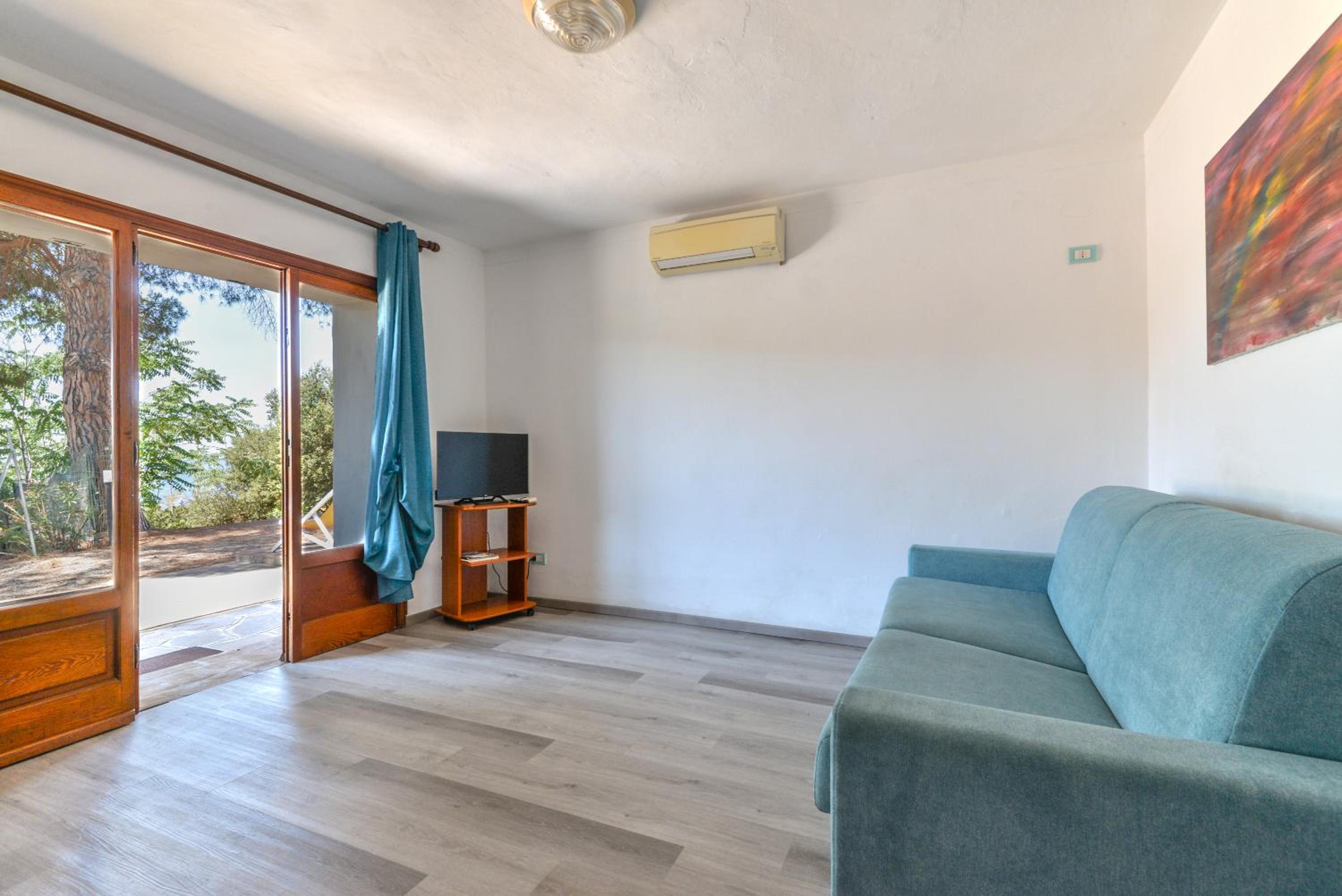 Superior One-Bedroom Apartment
