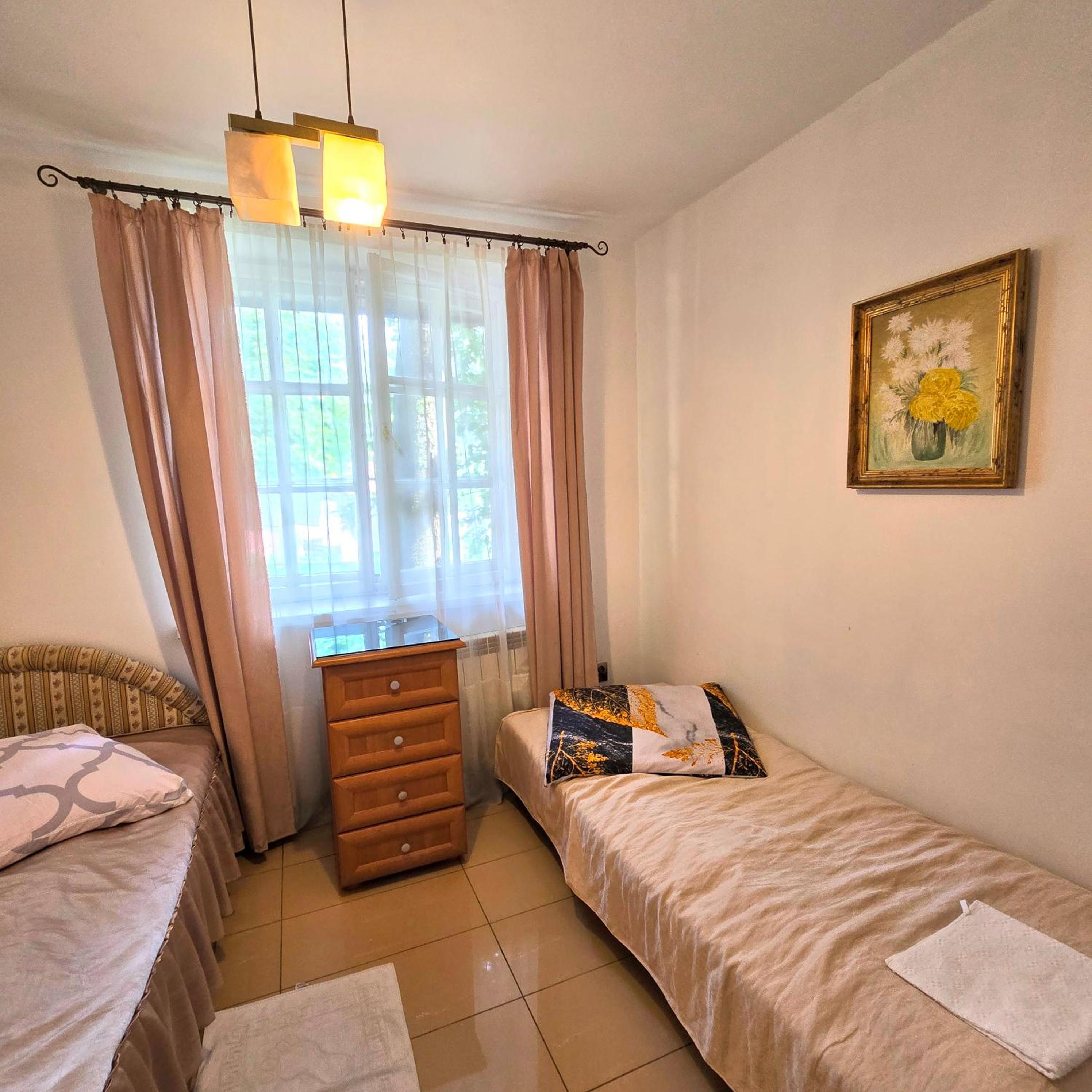 Family Room with Garden View - Photo 15