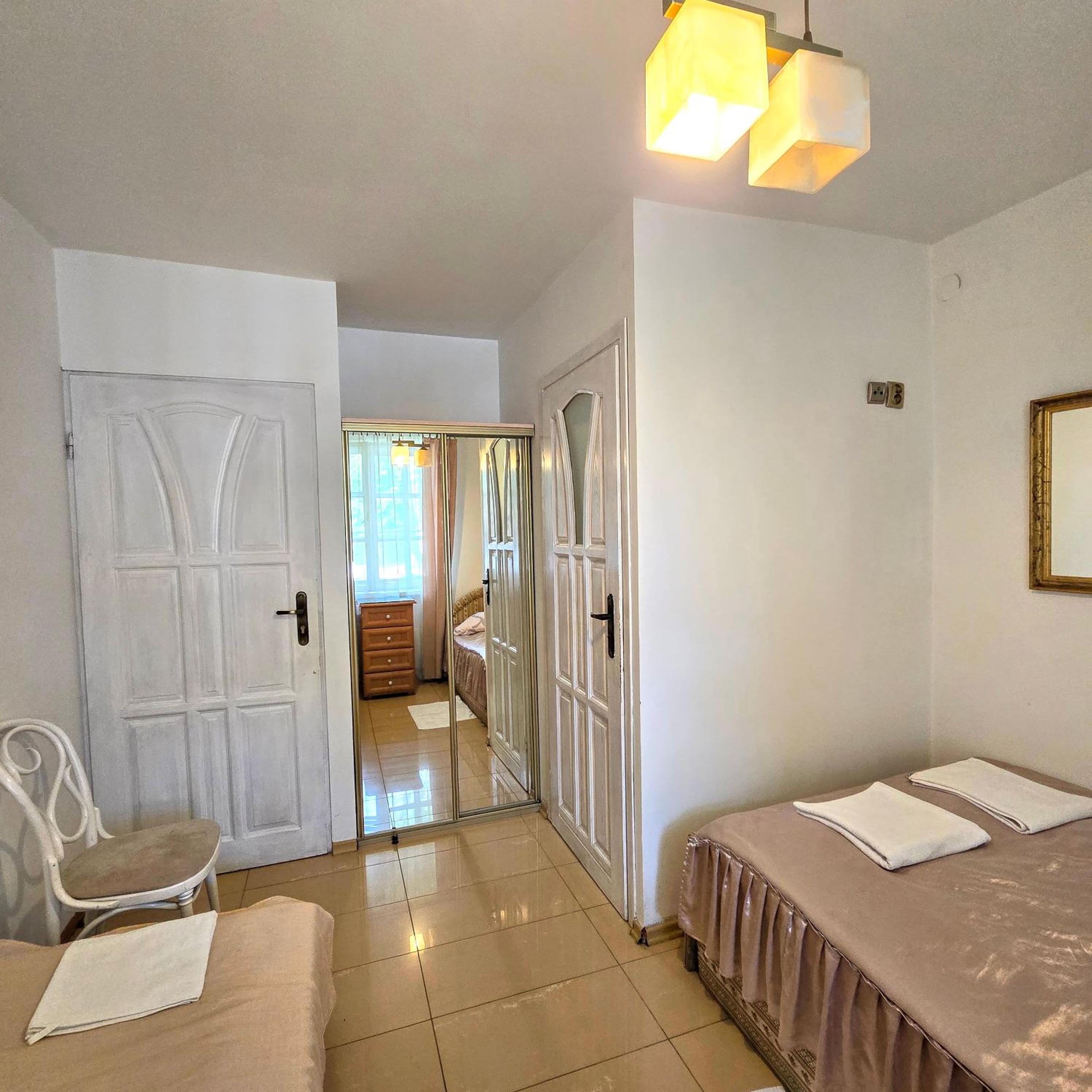 Family Room with Garden View - Photo 14