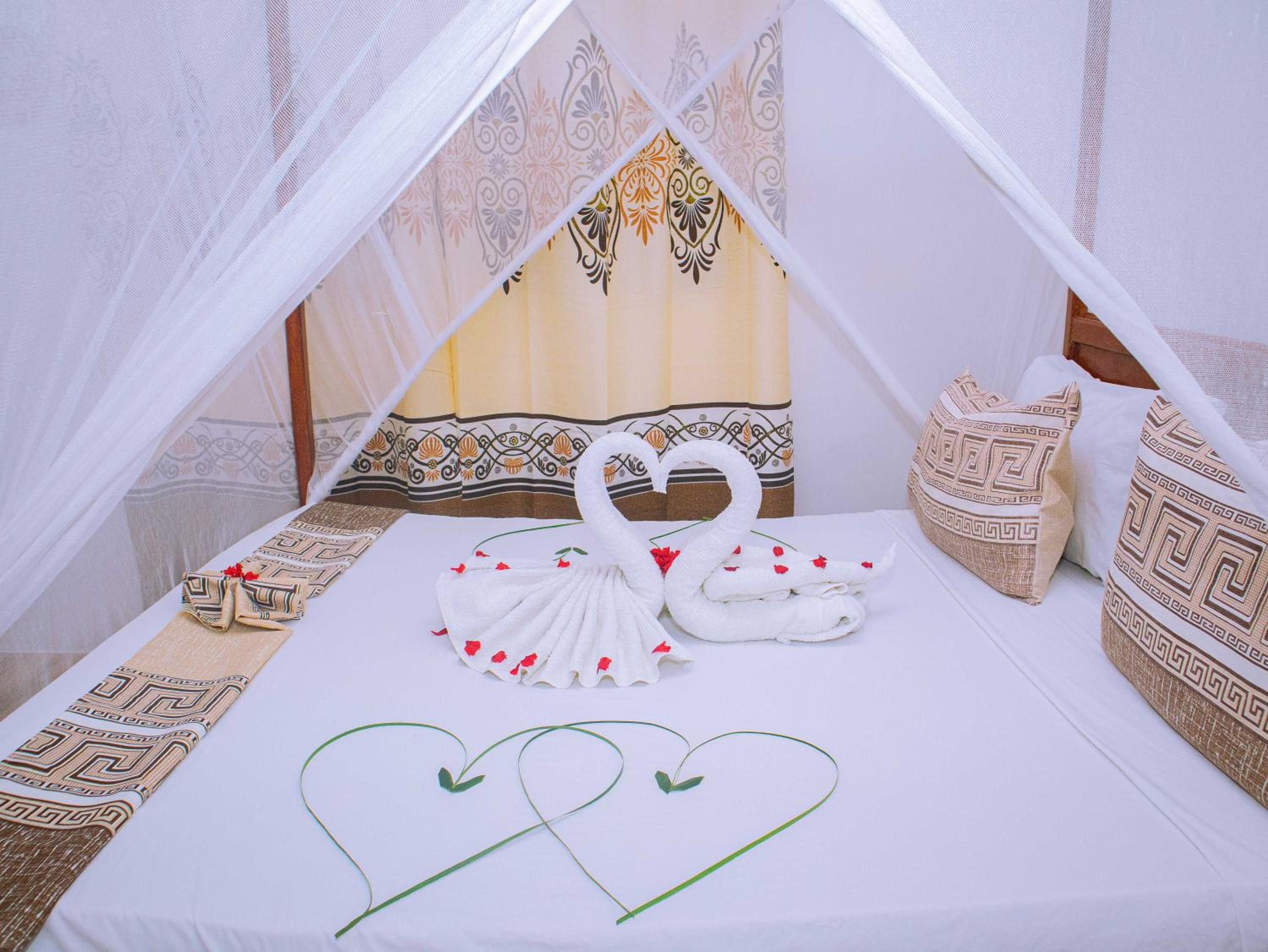 Double Room with Private Bathroom - Photo 16