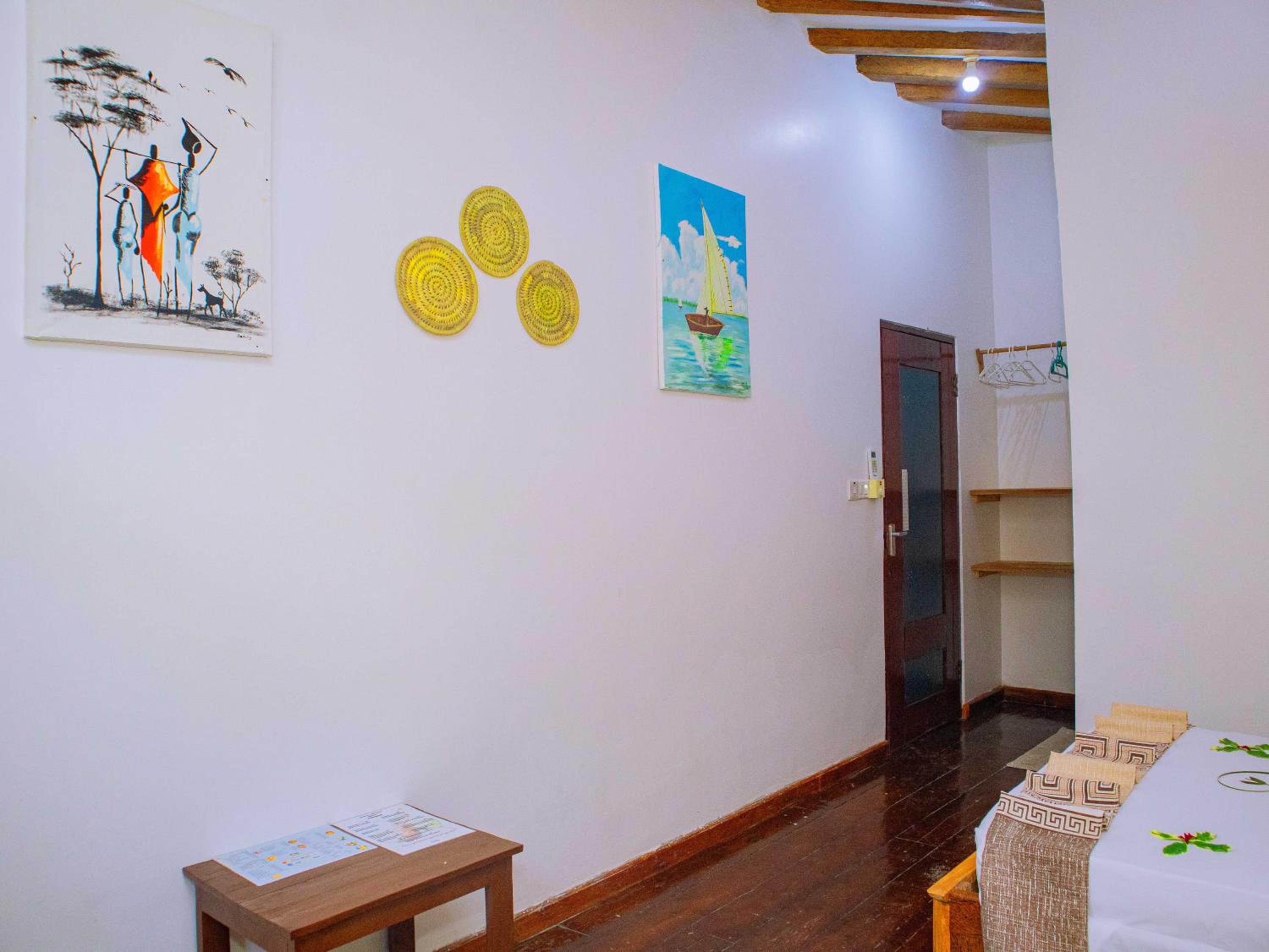 Standard Twin Room - Photo 14